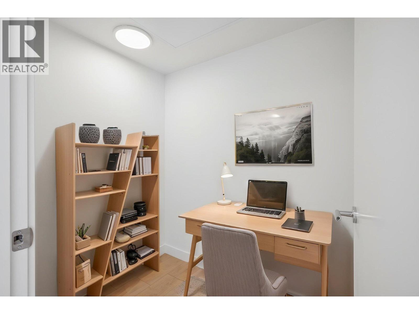 221 2820 Nanaimo Street Property Photo 14