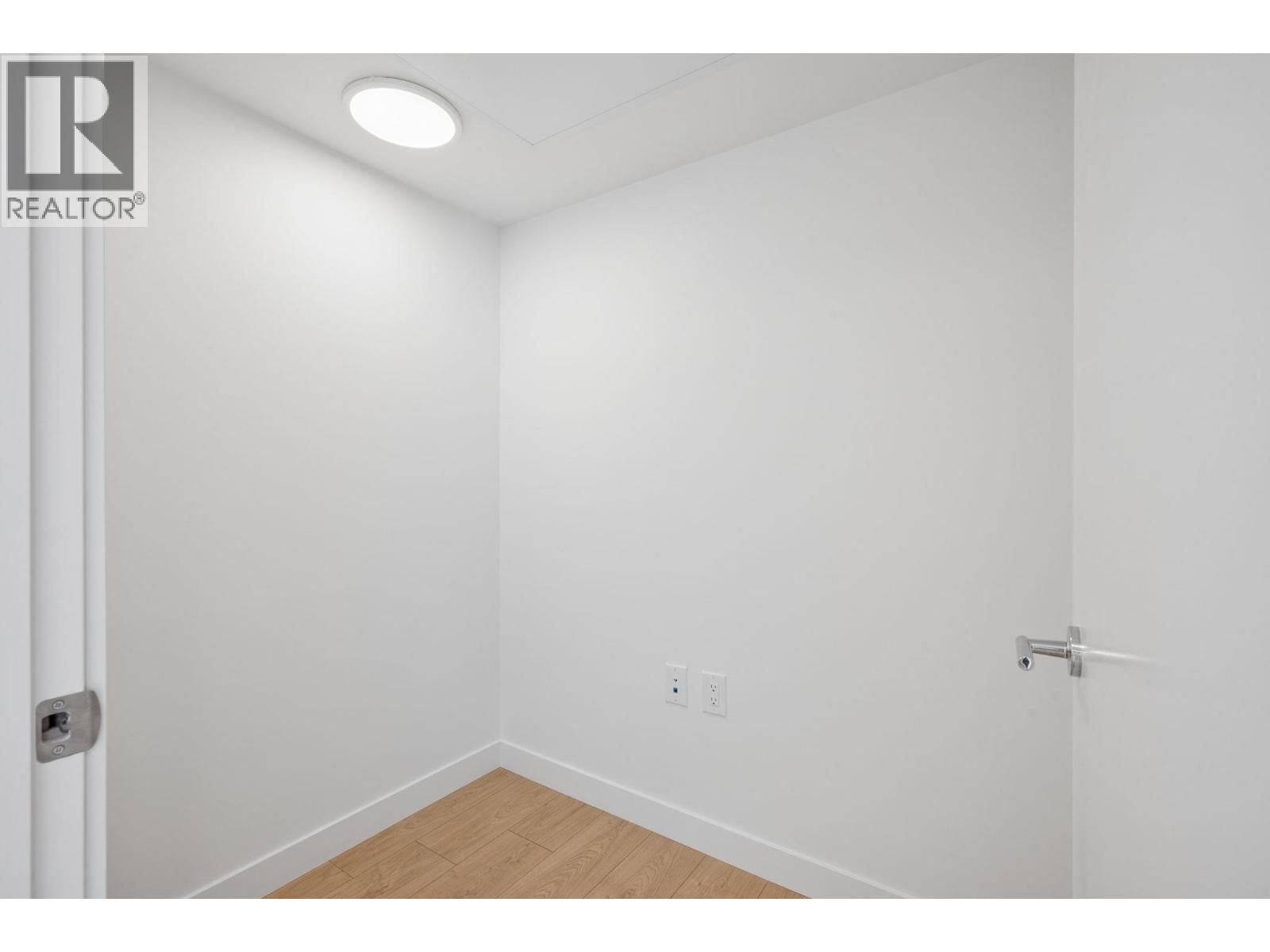 221 2820 Nanaimo Street Property Photo 15
