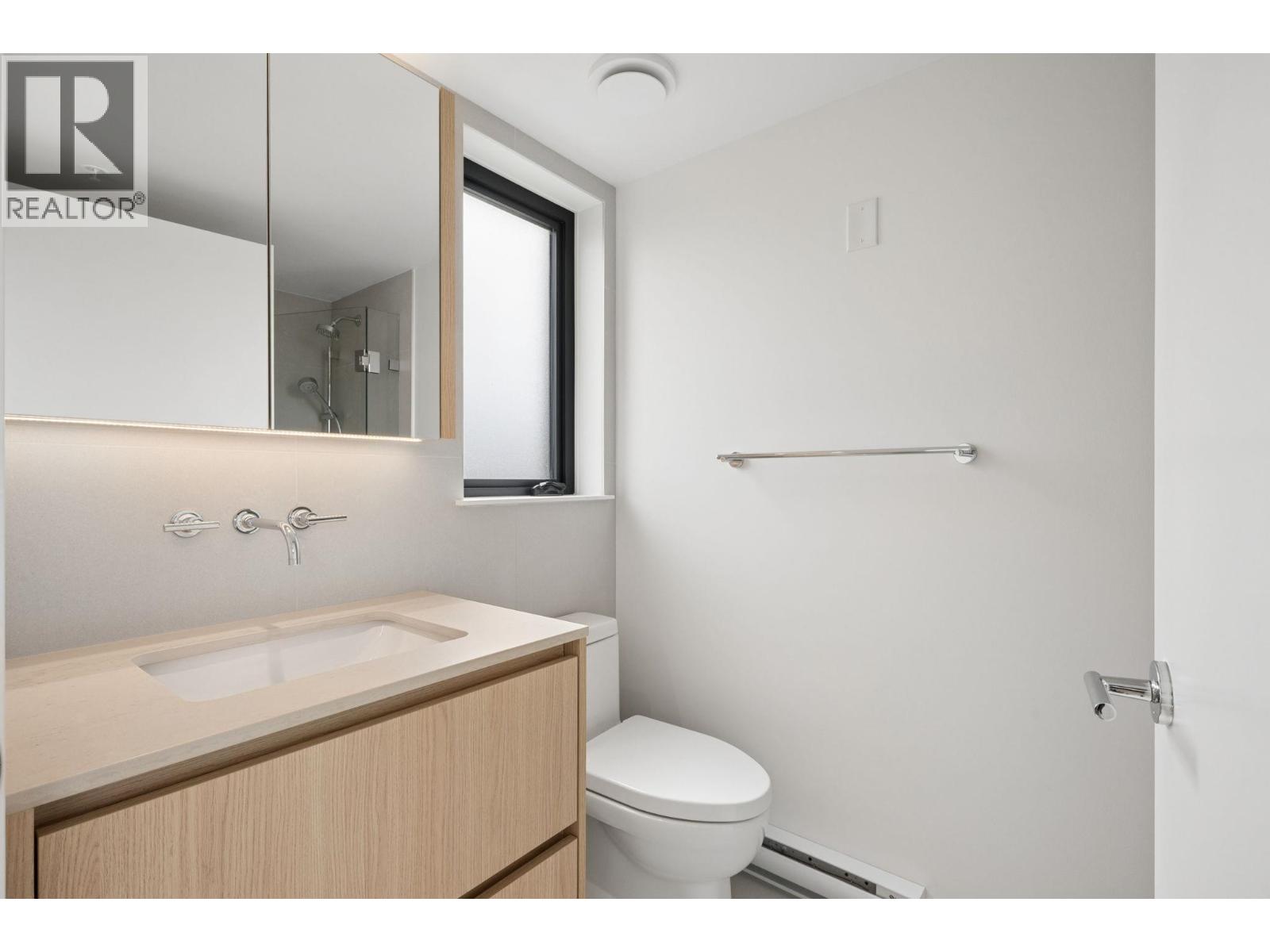221 2820 Nanaimo Street Property Photo 18