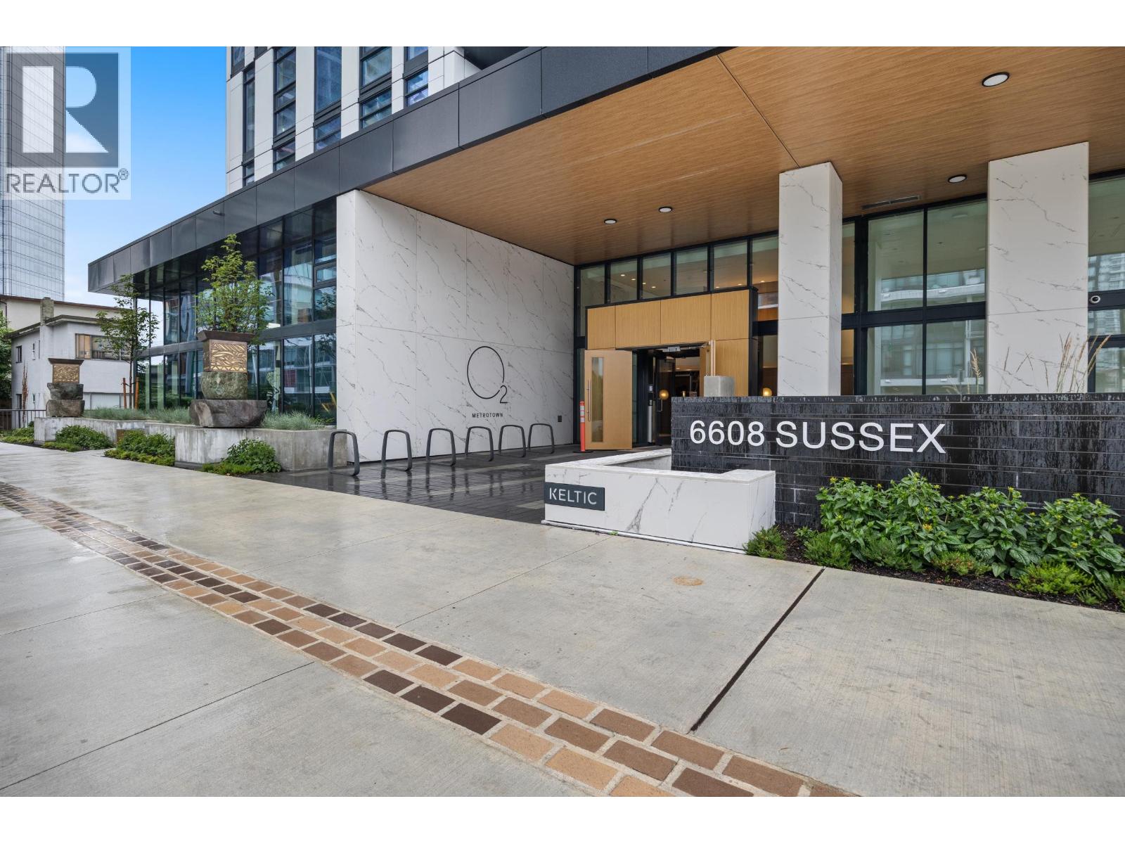 1506 6608 Sussex Avenue Property Photo 2