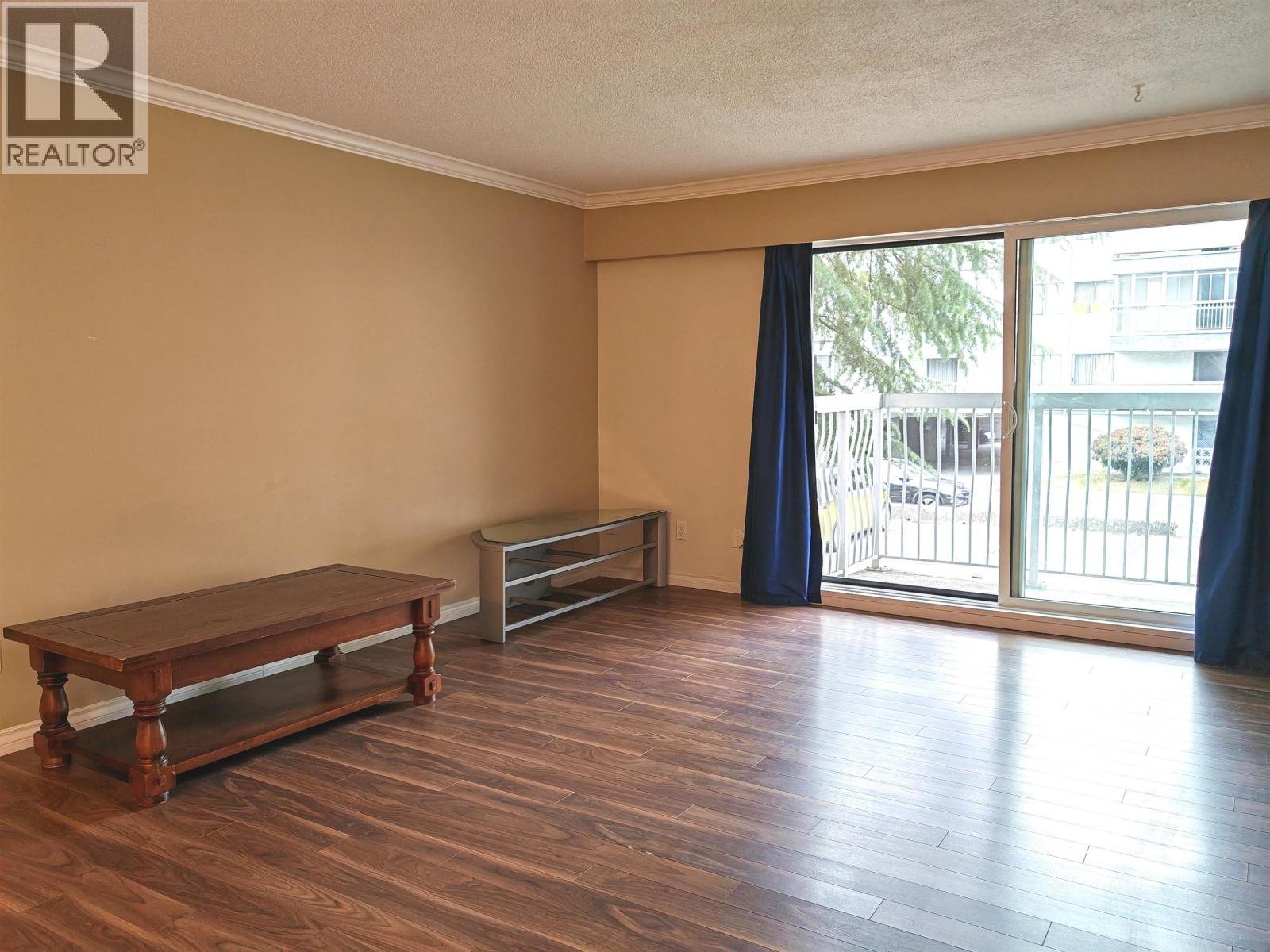 101 6420 Buswell Street Property Photo 2