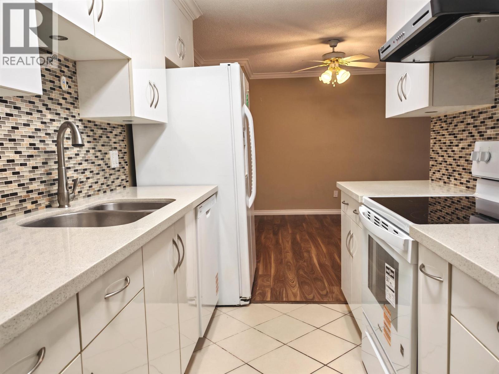 101 6420 Buswell Street Property Photo 6