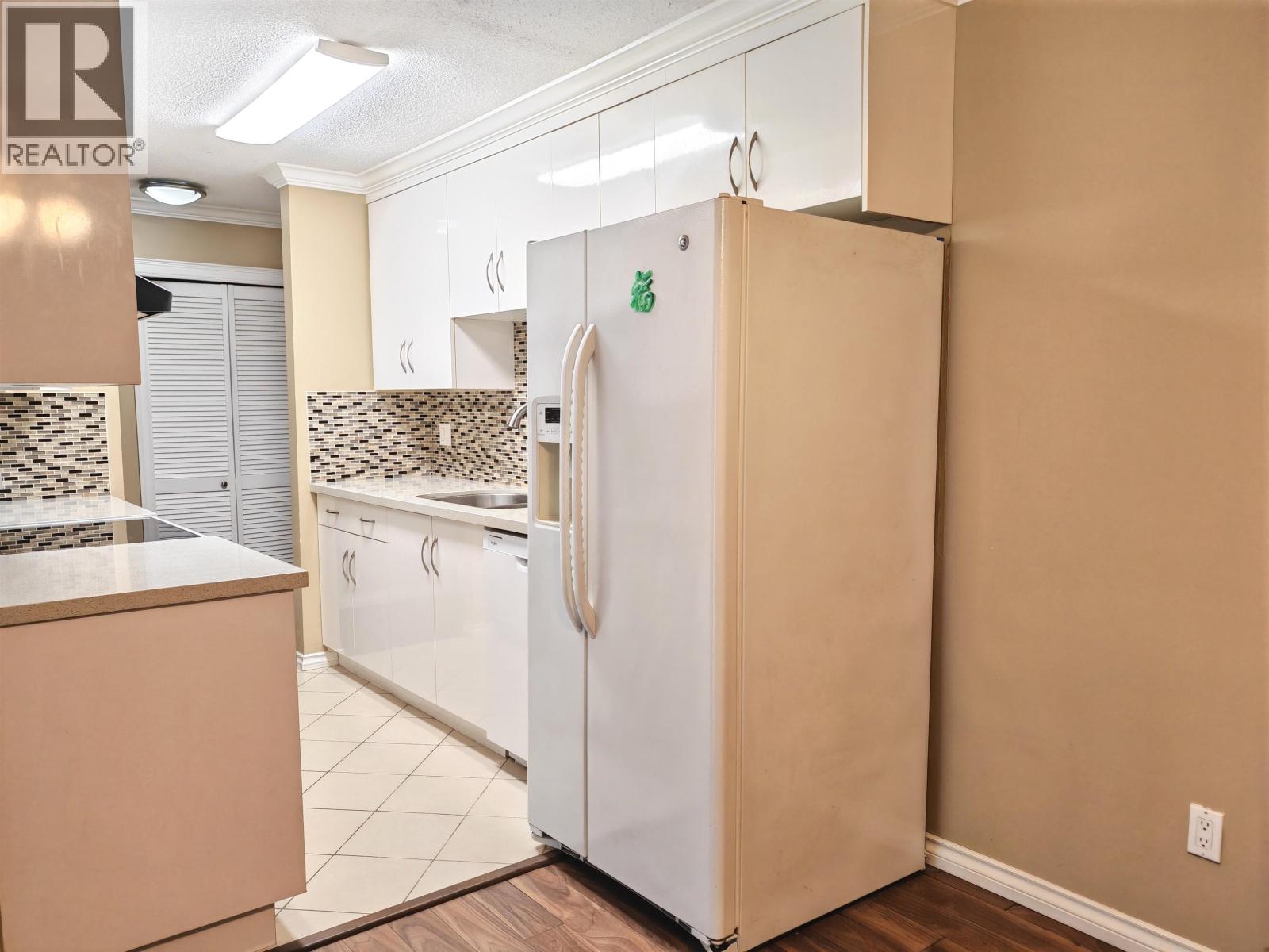 101 6420 Buswell Street Property Photo 8