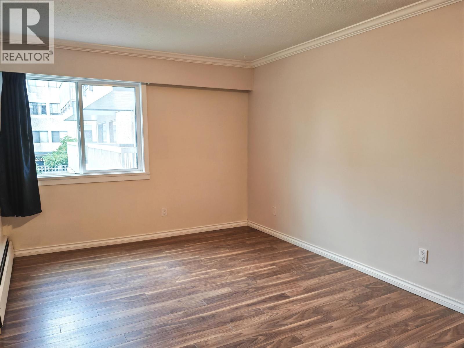 101 6420 Buswell Street Property Photo 9