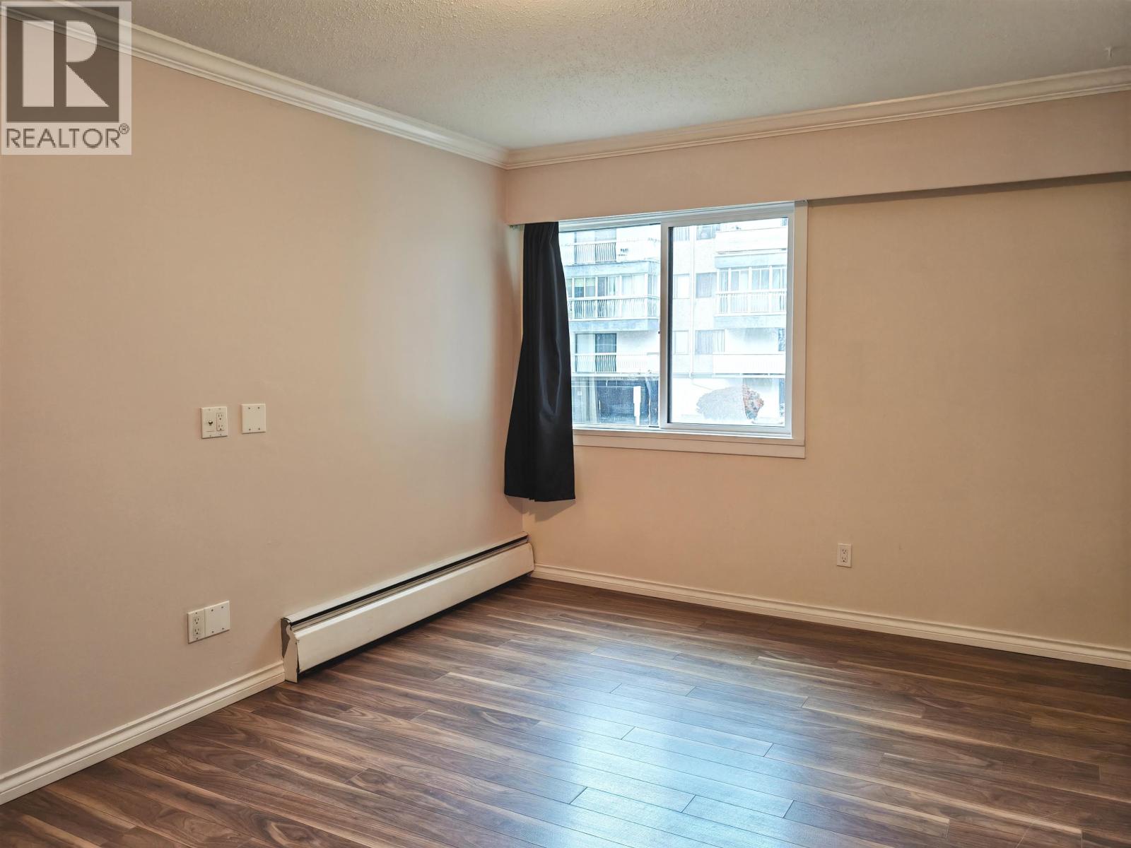 101 6420 Buswell Street Property Photo 10