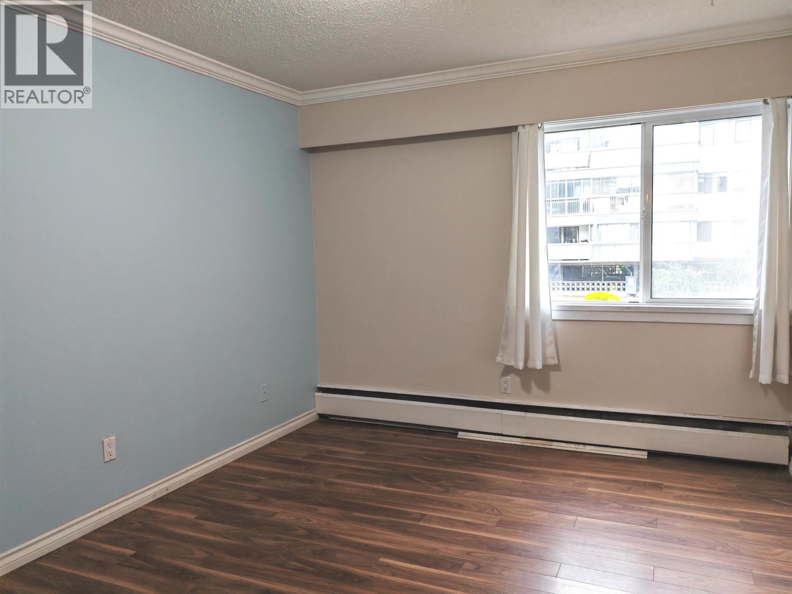 101 6420 Buswell Street Property Photo 13