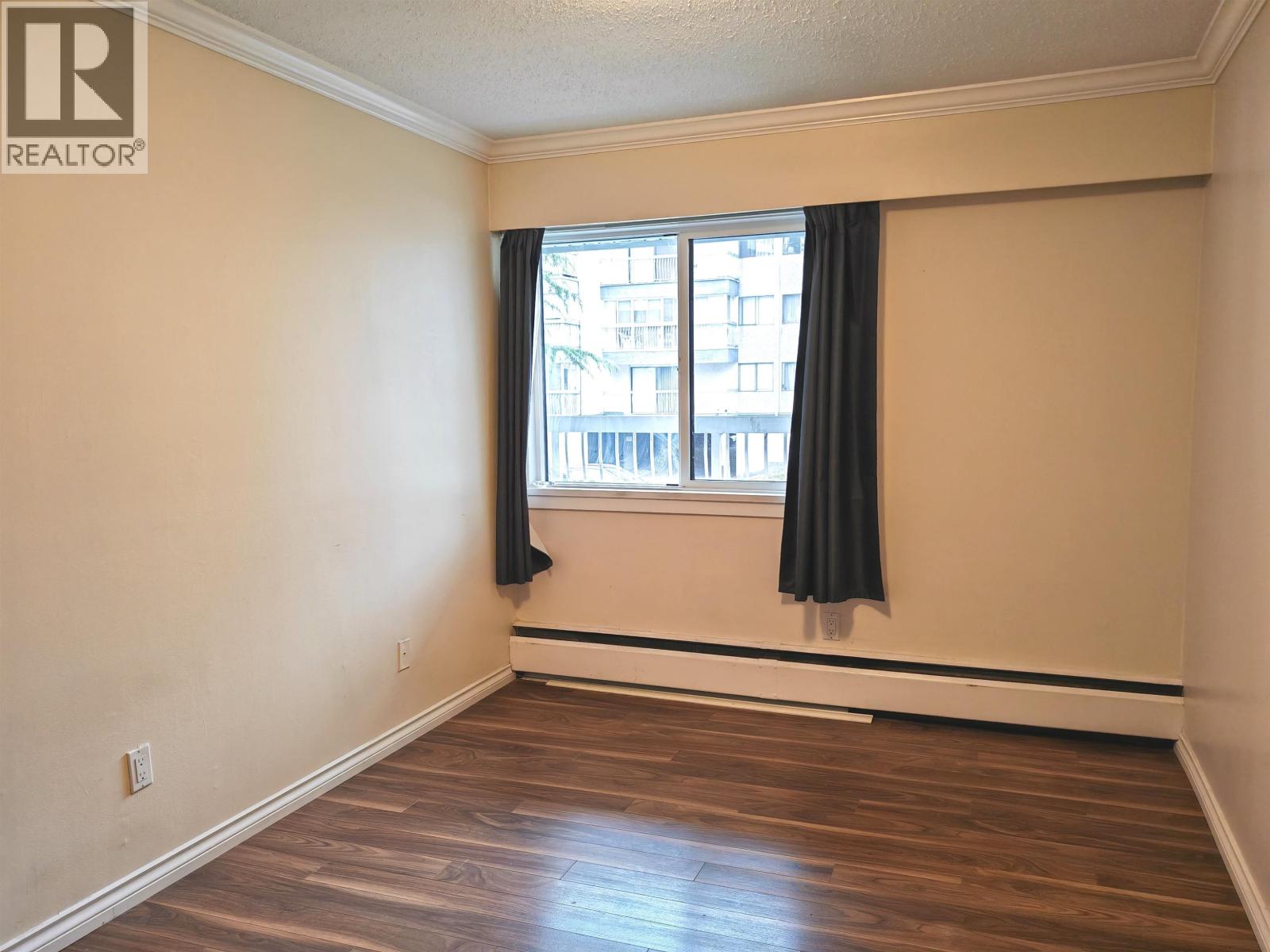 101 6420 Buswell Street Property Photo 16