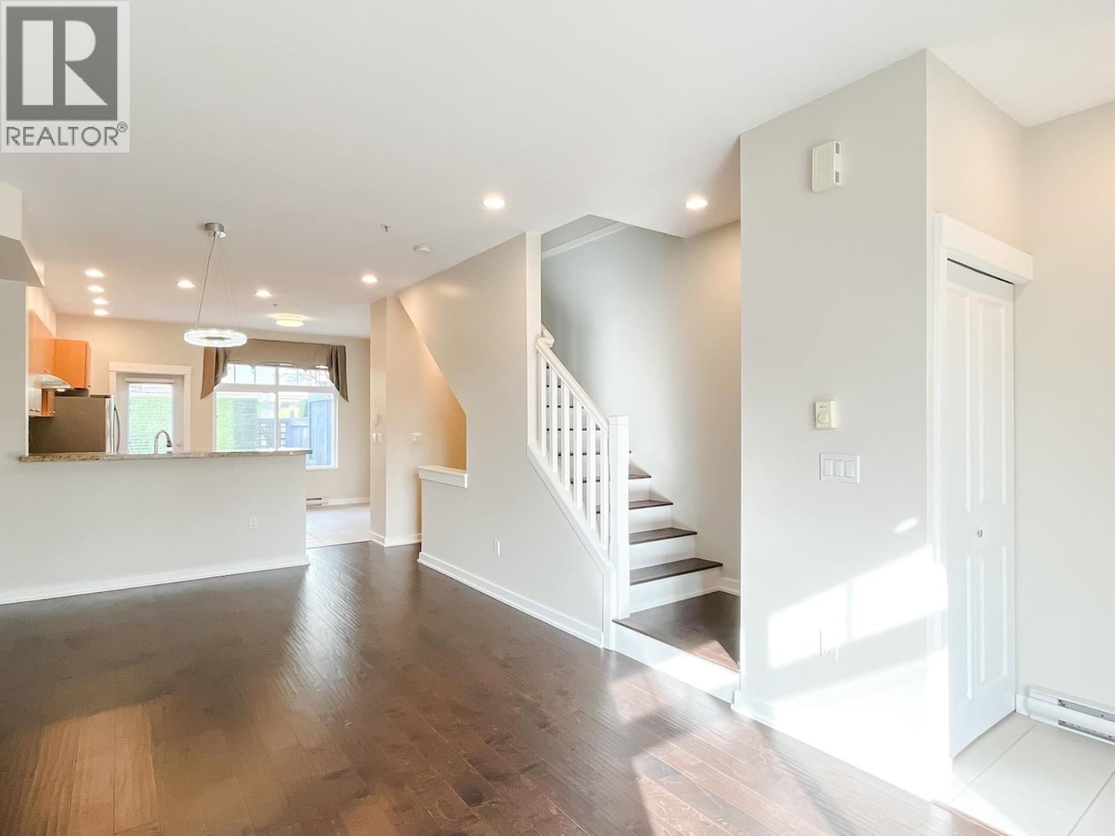 7425 Columbia Street Property Photo 5