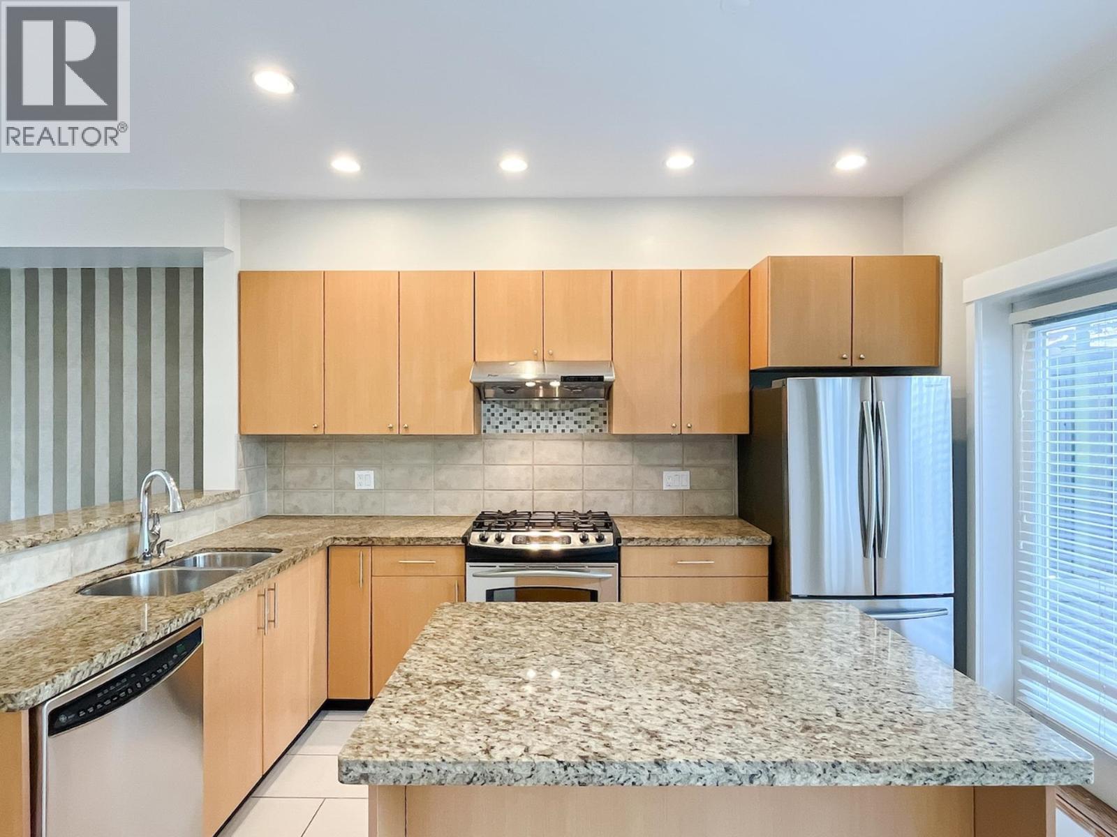 7425 Columbia Street Property Photo 10
