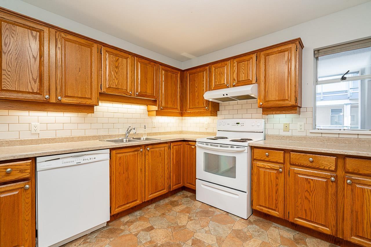 212 15255 18 Avenue Property Photo 15