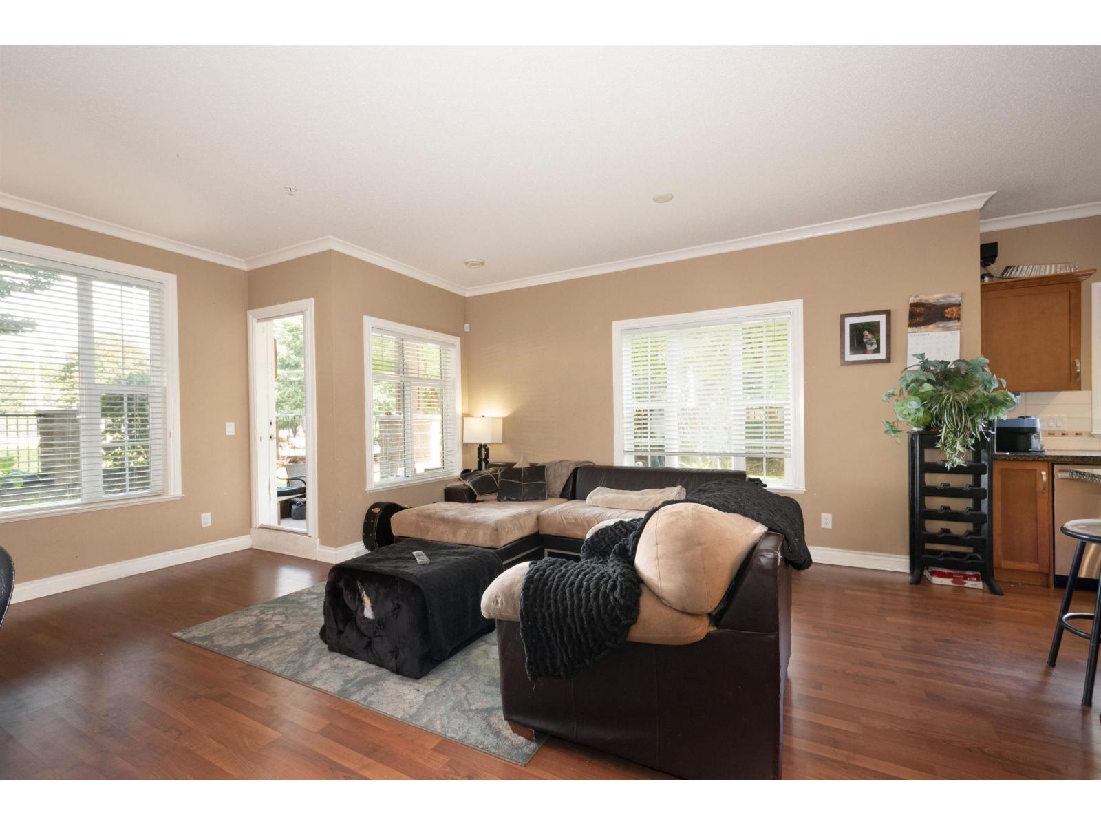 101 20286 53a Avenue Property Photo 2