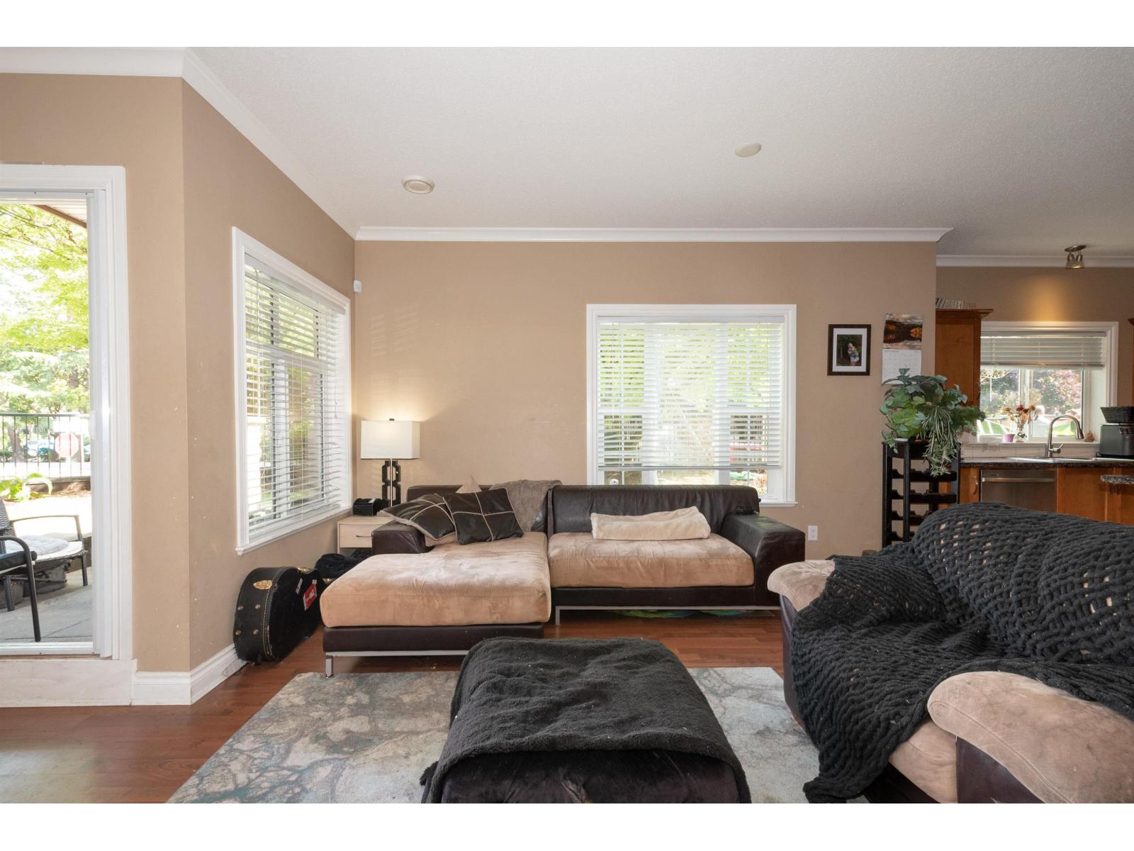 101 20286 53a Avenue Property Photo 3
