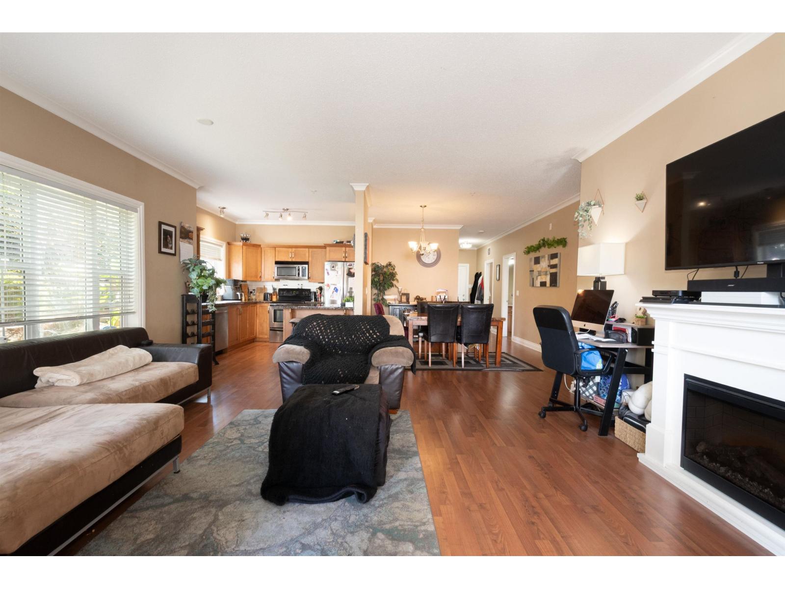 101 20286 53a Avenue Property Photo 4