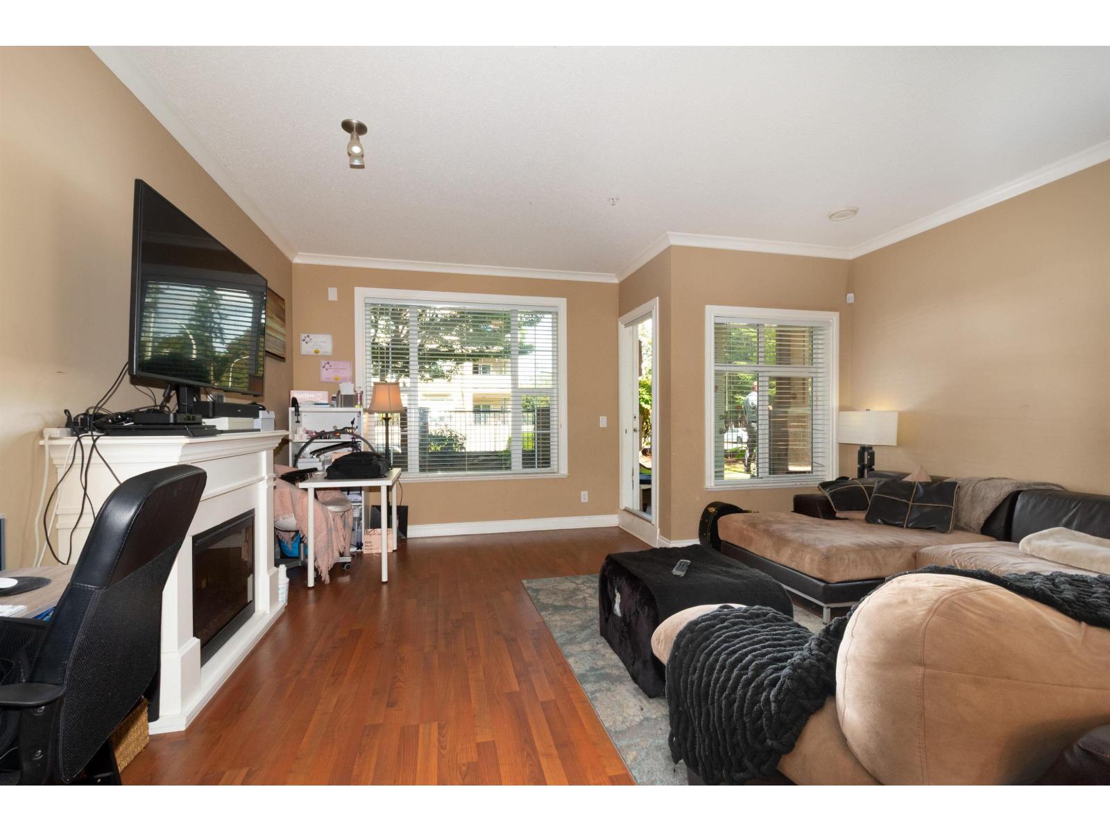 101 20286 53a Avenue Property Photo 10