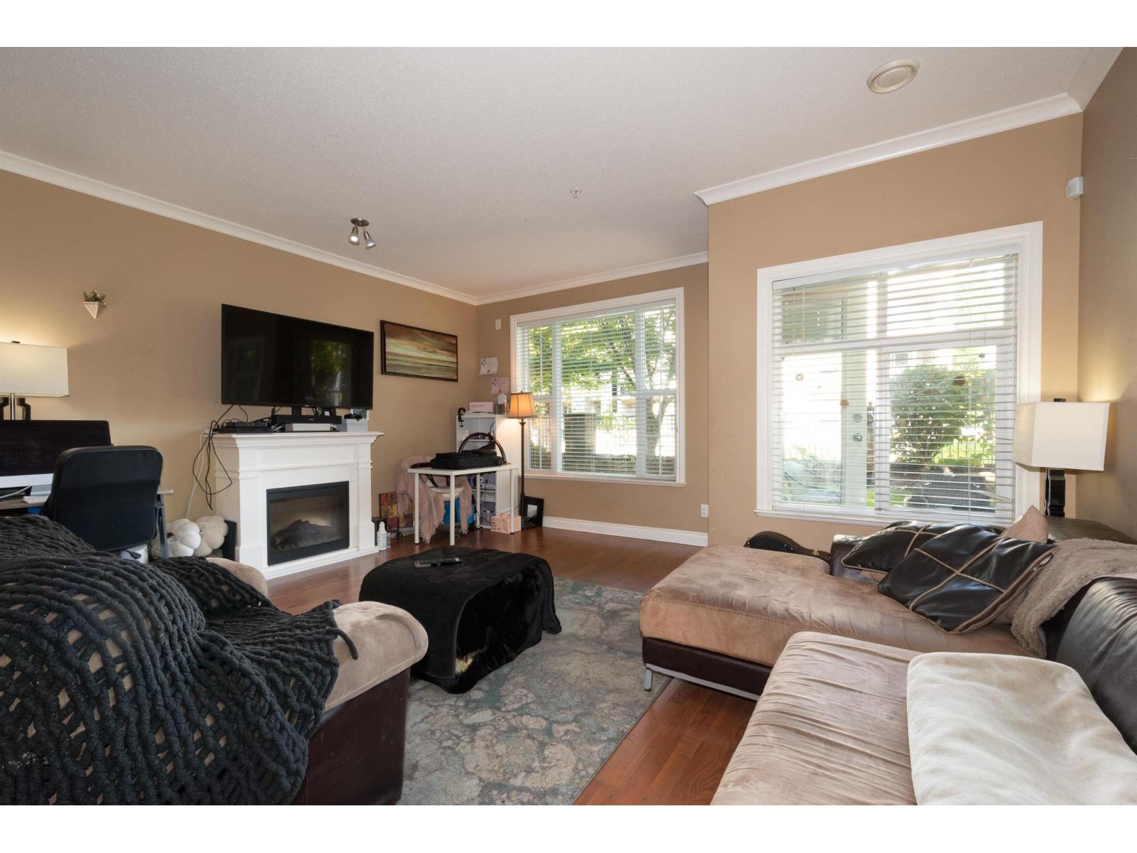 101 20286 53a Avenue Property Photo 13