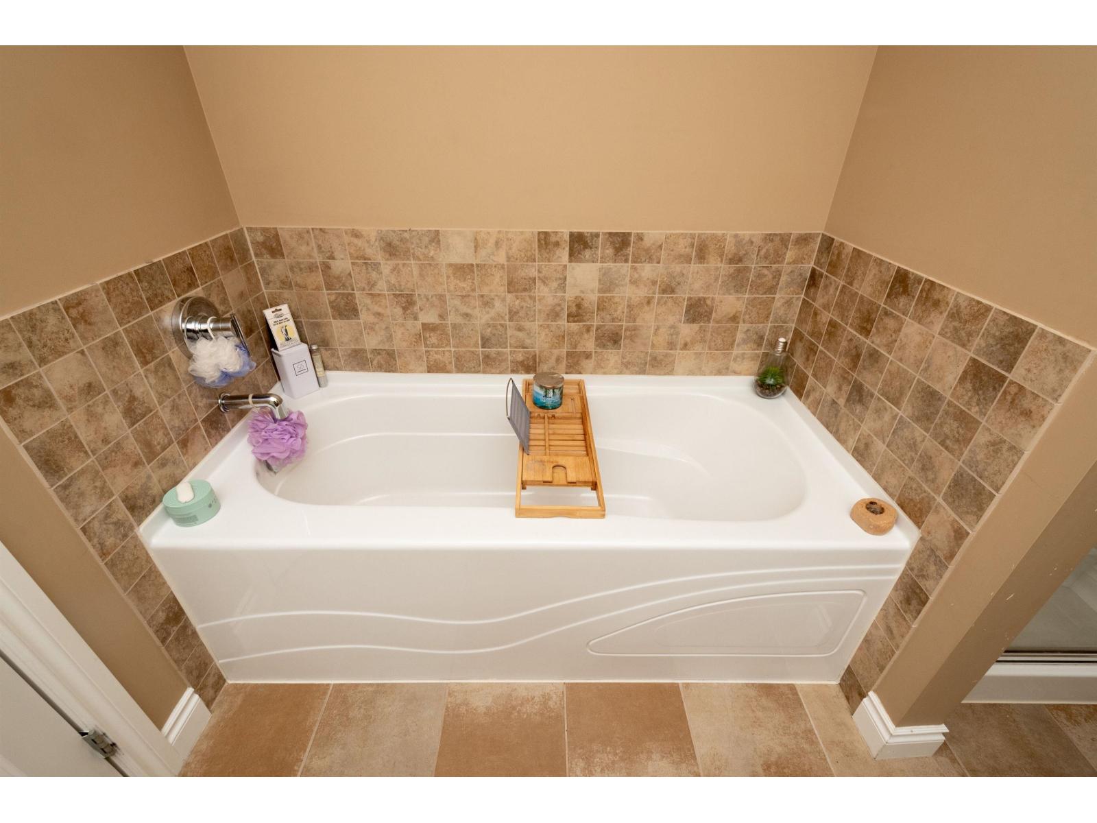 101 20286 53a Avenue Property Photo 18