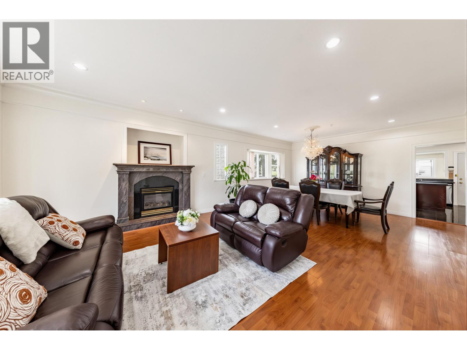 6899 Fleming Street Property Photo 4