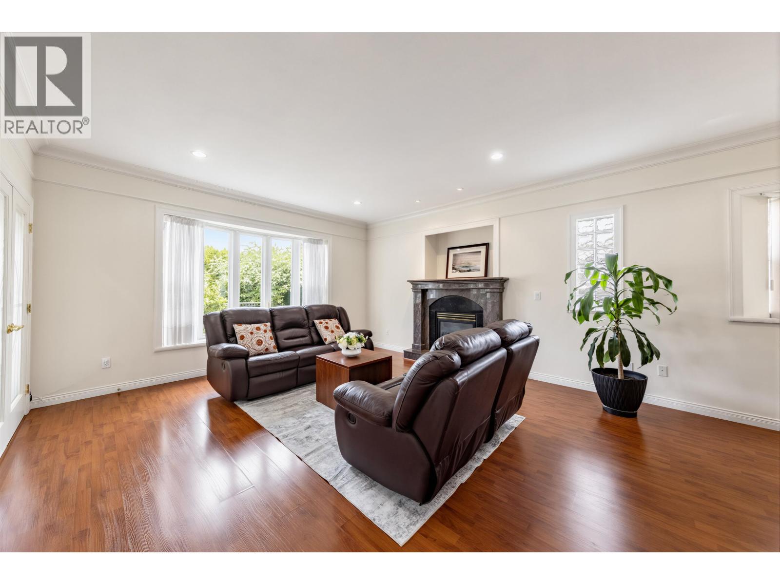 6899 Fleming Street Property Photo 5