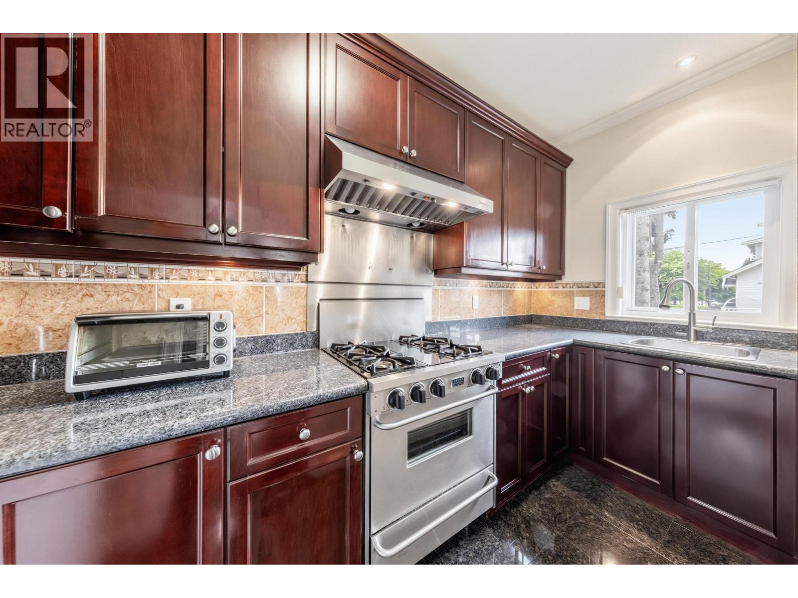 6899 Fleming Street Property Photo 12