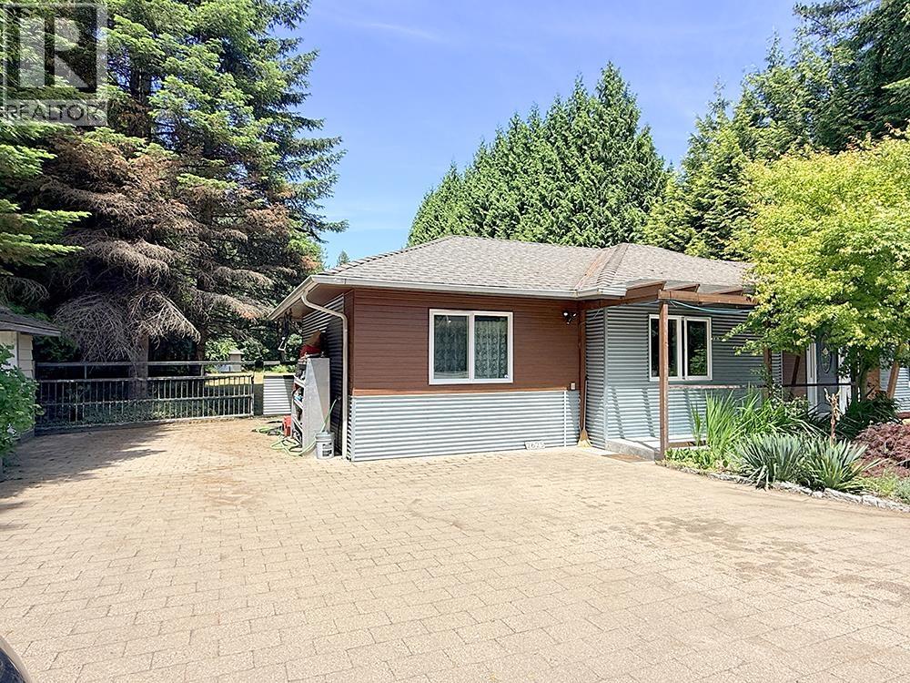 2625 East Road Property Photo 2