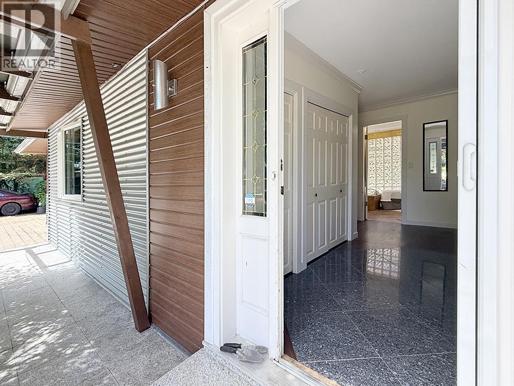 2625 East Road Property Photo 4