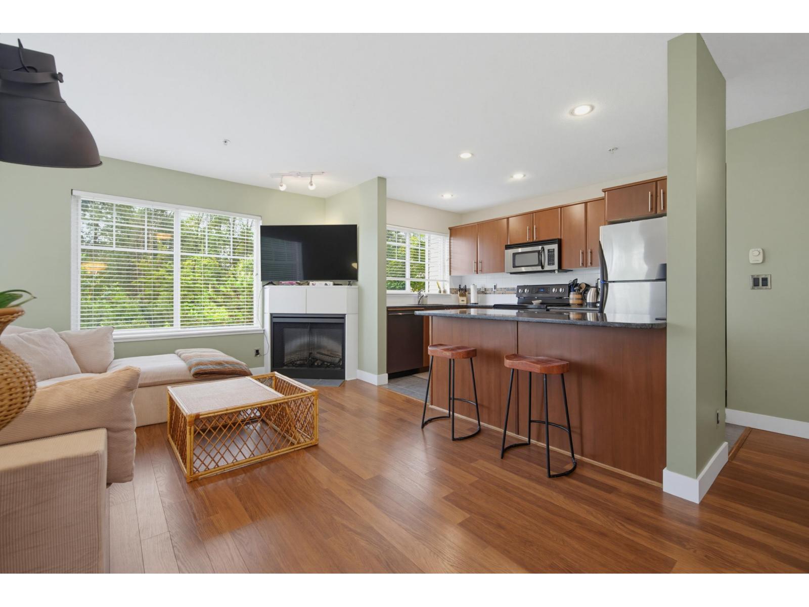 202 19320 65 Avenue Property Photo 3