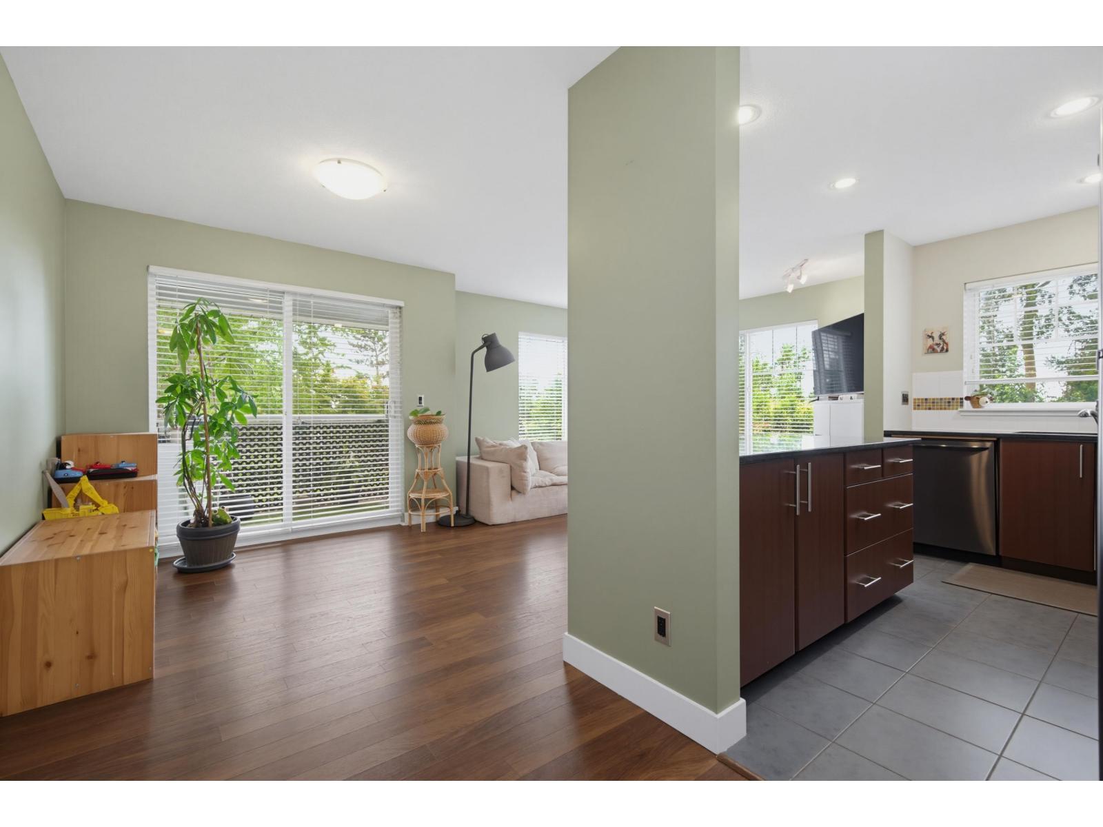 202 19320 65 Avenue Property Photo 4