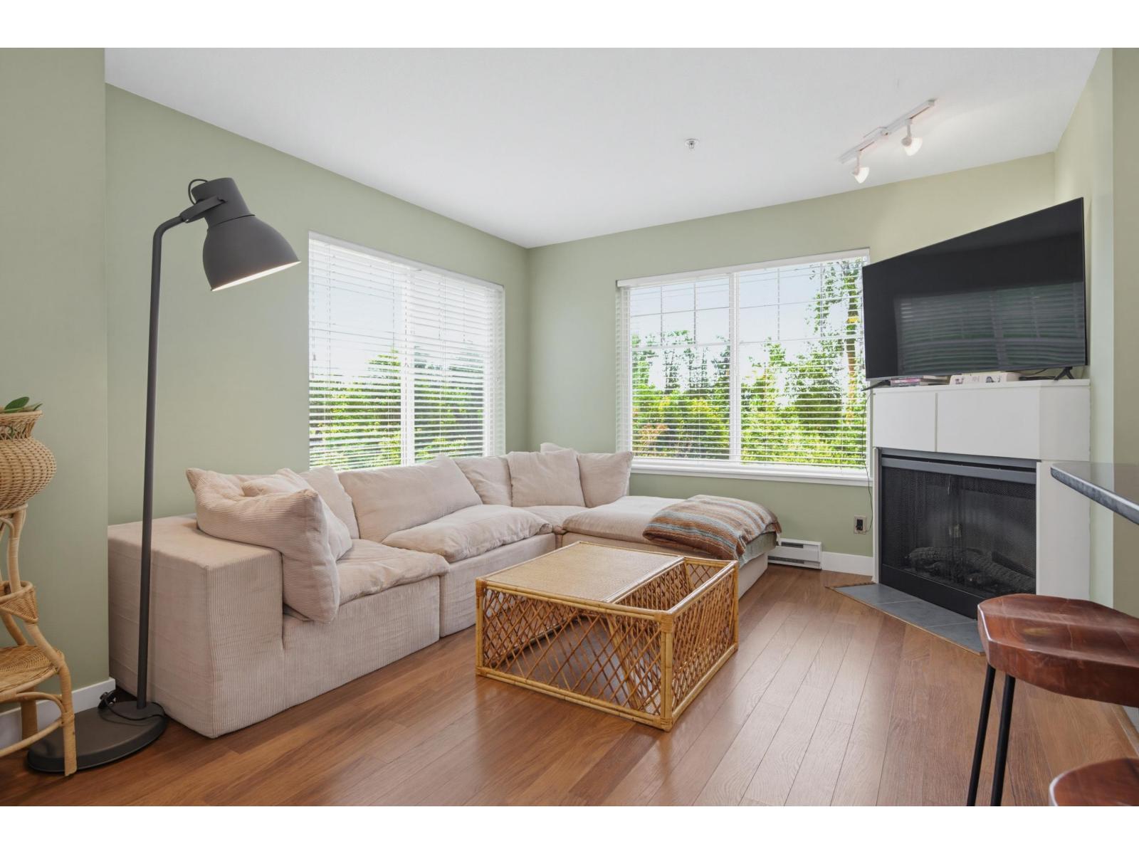 202 19320 65 Avenue Property Photo 6