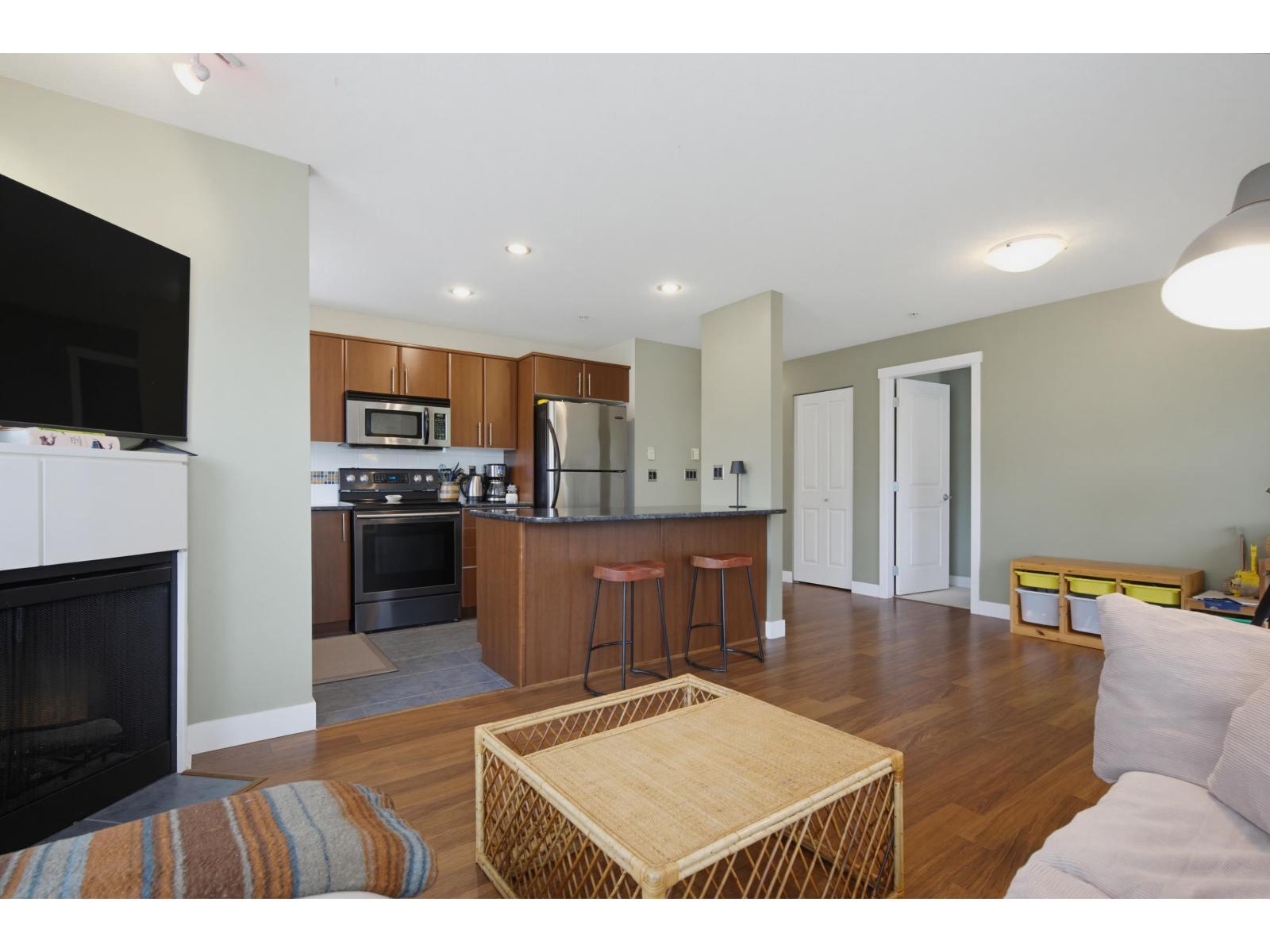 202 19320 65 Avenue Property Photo 10