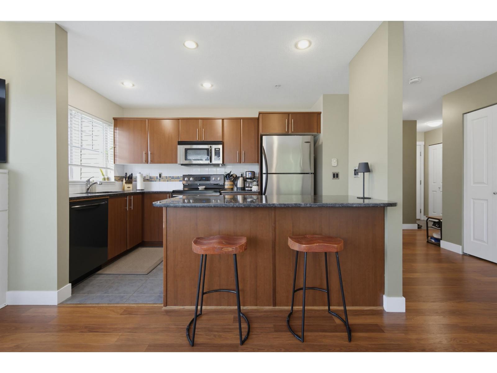 202 19320 65 Avenue Property Photo 12