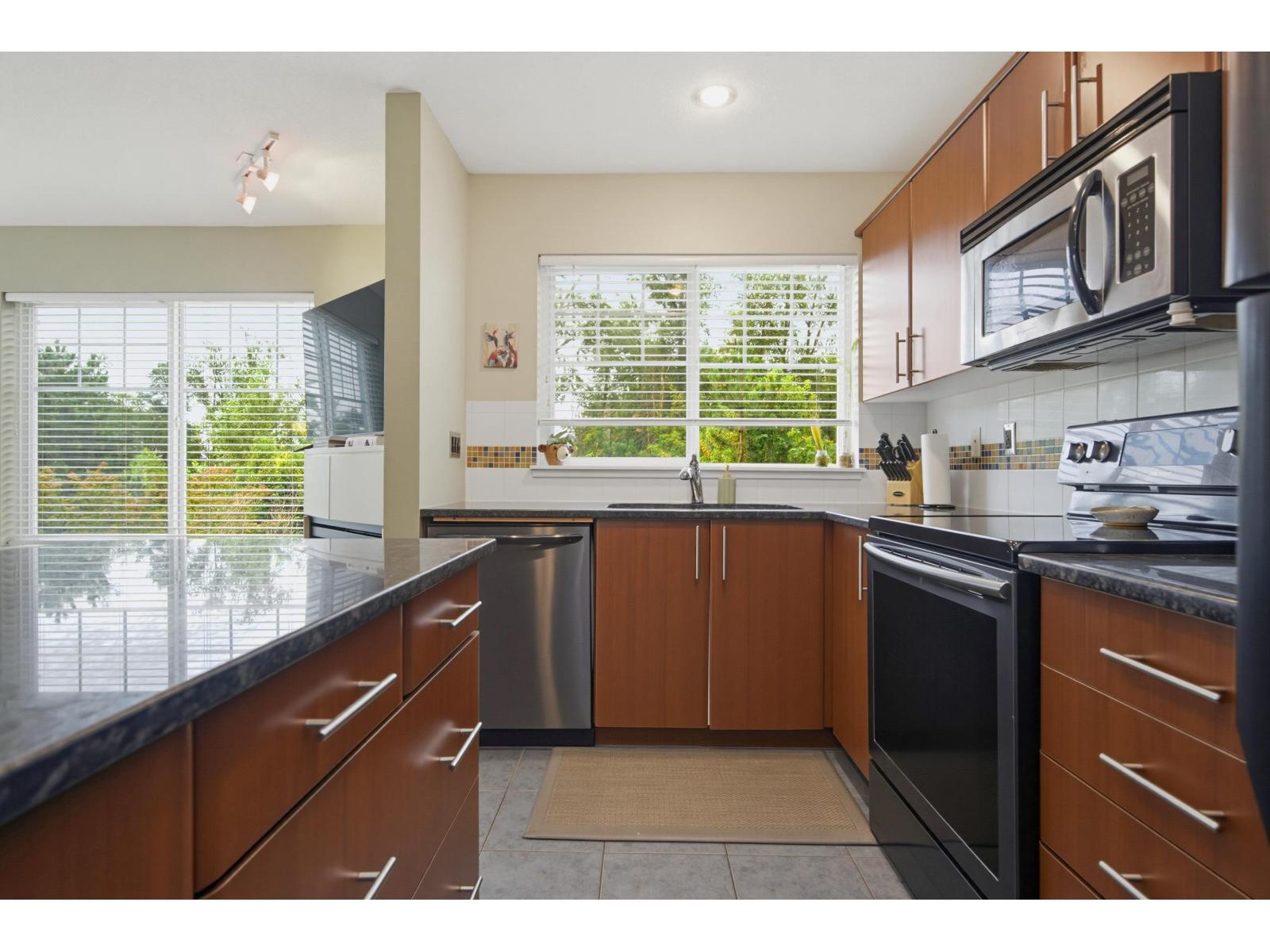 202 19320 65 Avenue Property Photo 14