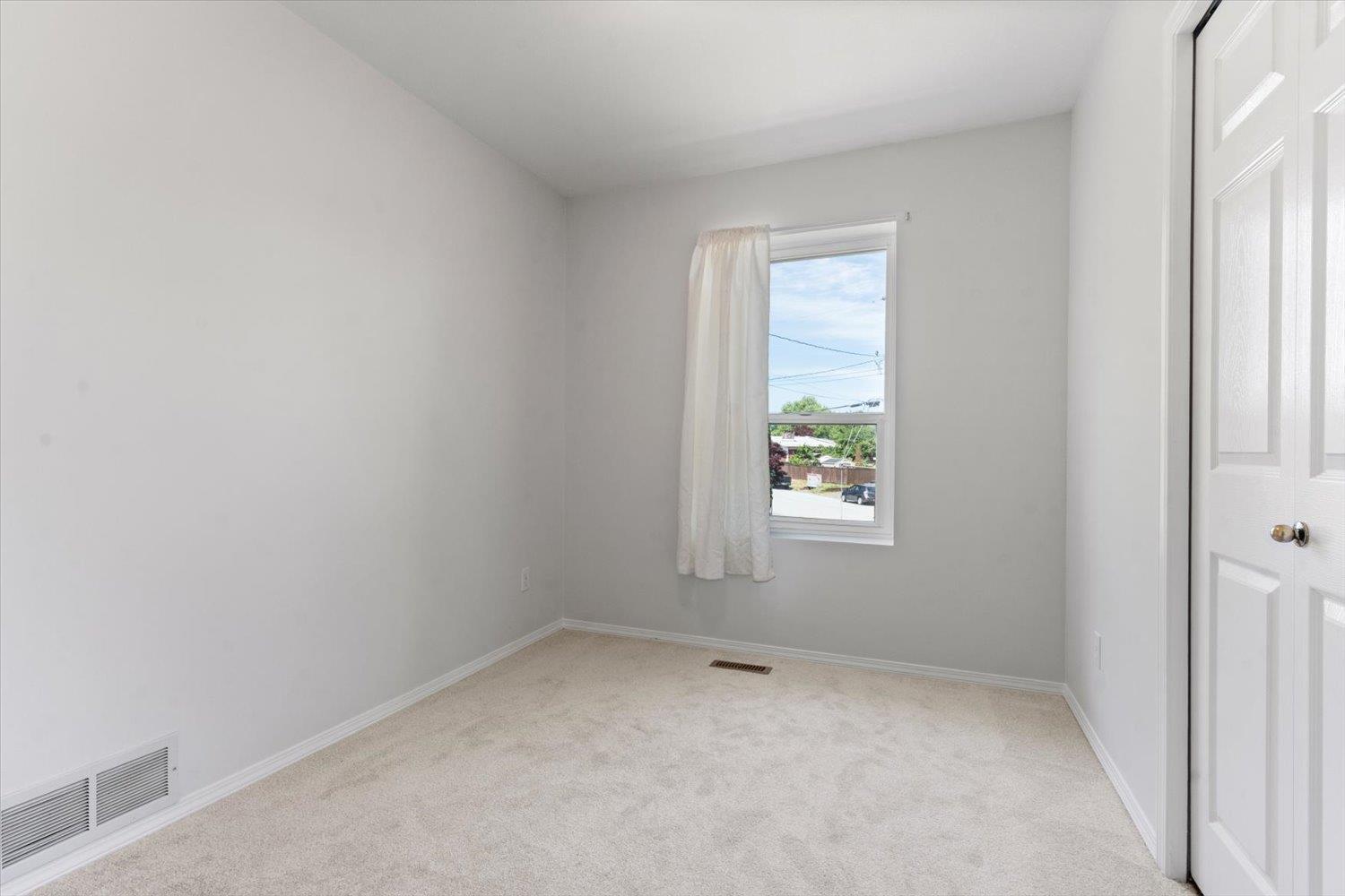 45322 Balmoral Avenue Property Photo 11