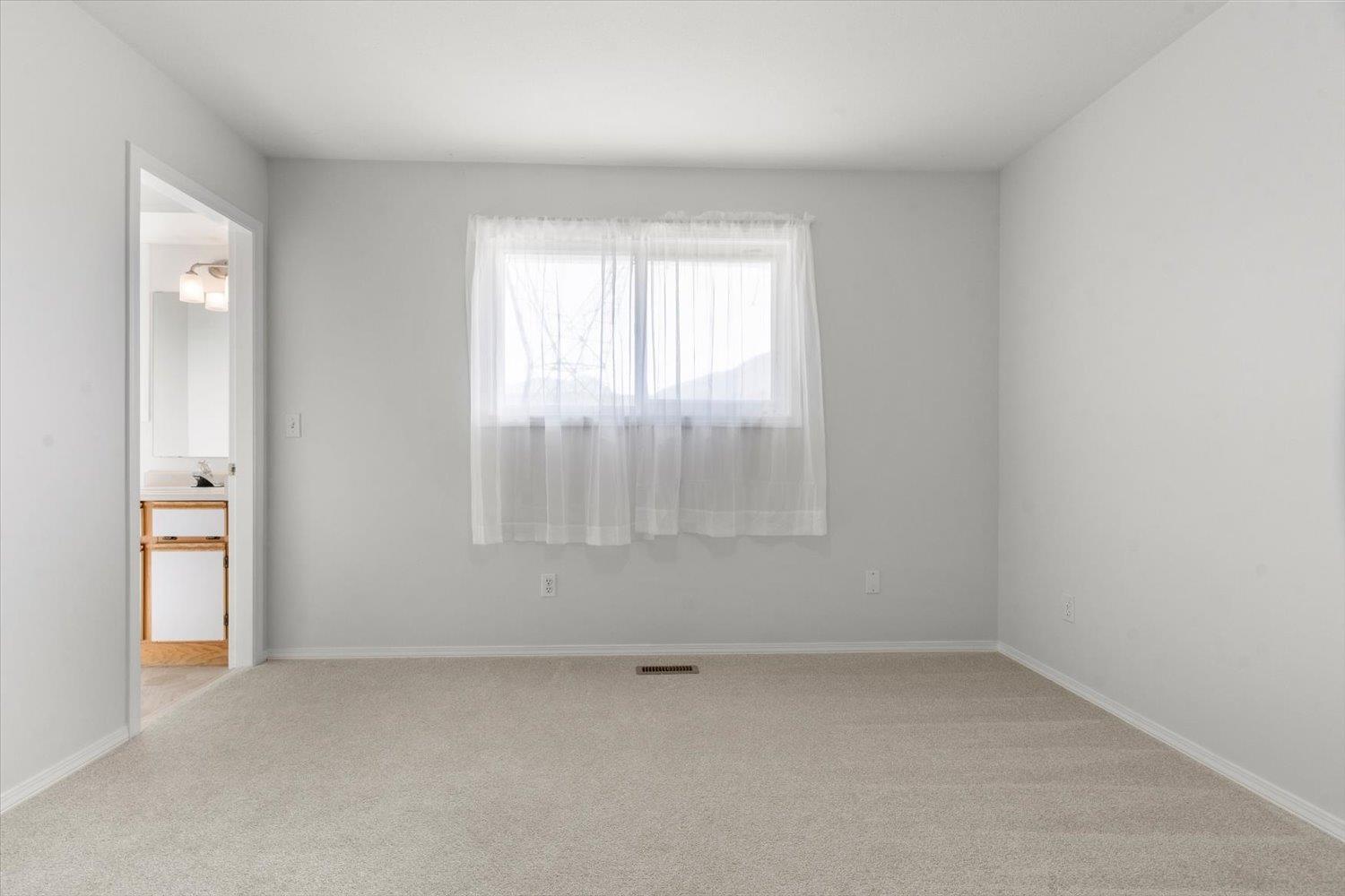 45322 Balmoral Avenue Property Photo 13