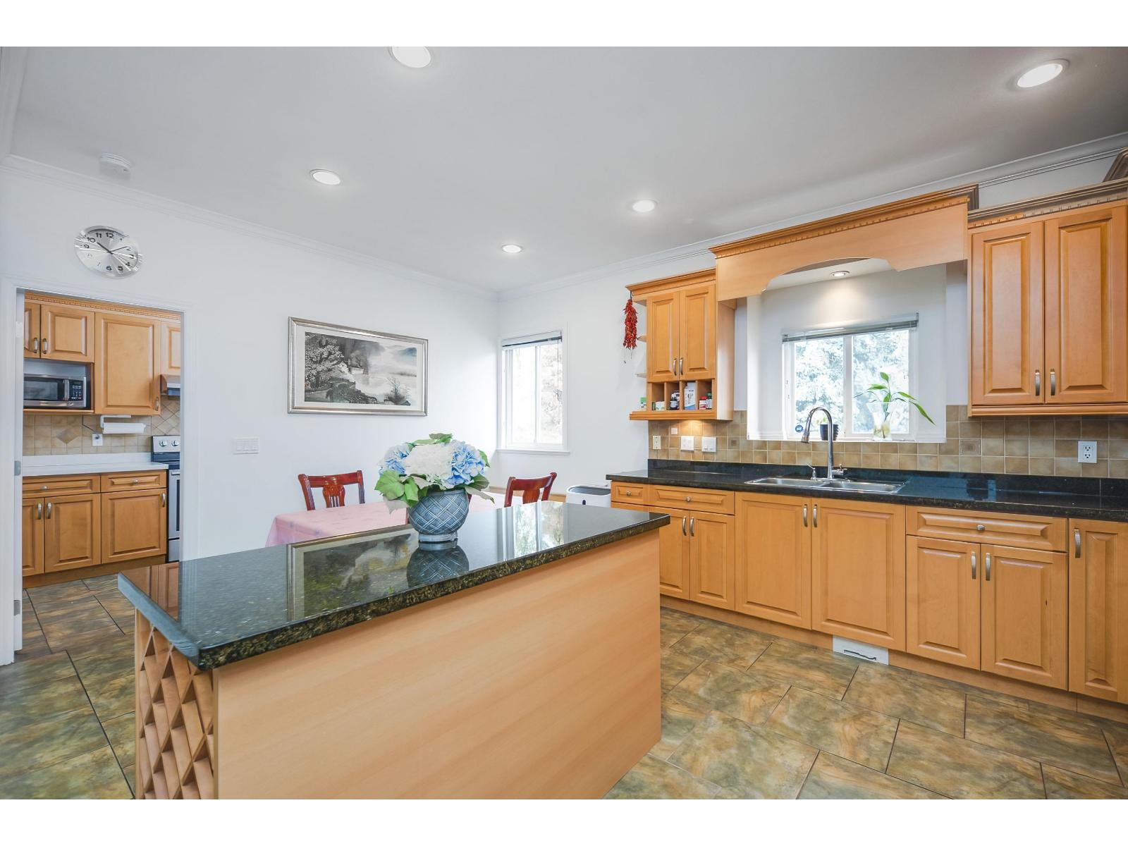 10229 122 Street Property Photo 10