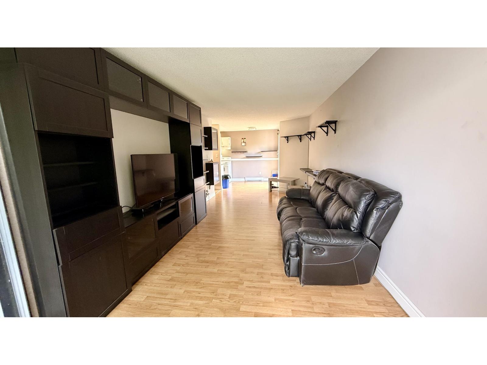 312 9952 149 Street Property Photo 6