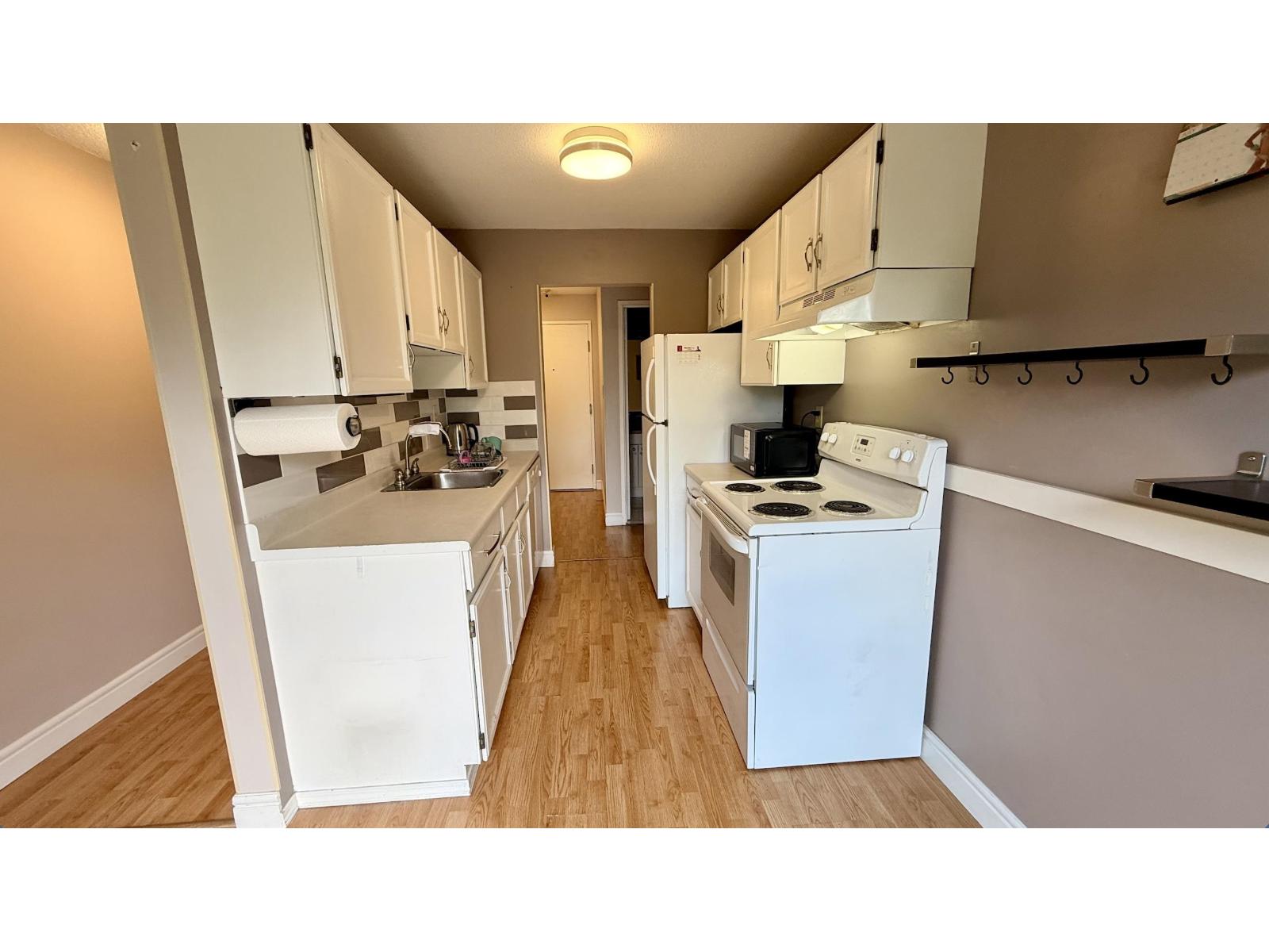 312 9952 149 Street Property Photo 8