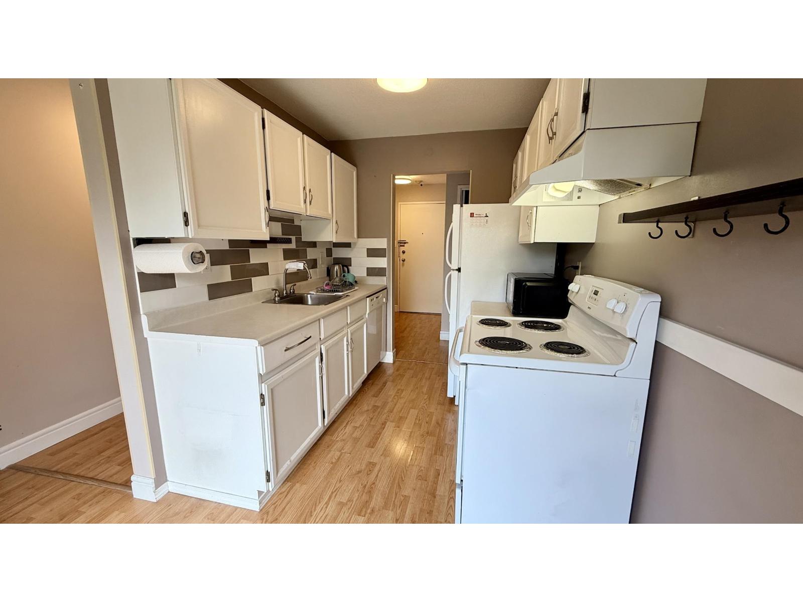 312 9952 149 Street Property Photo 9