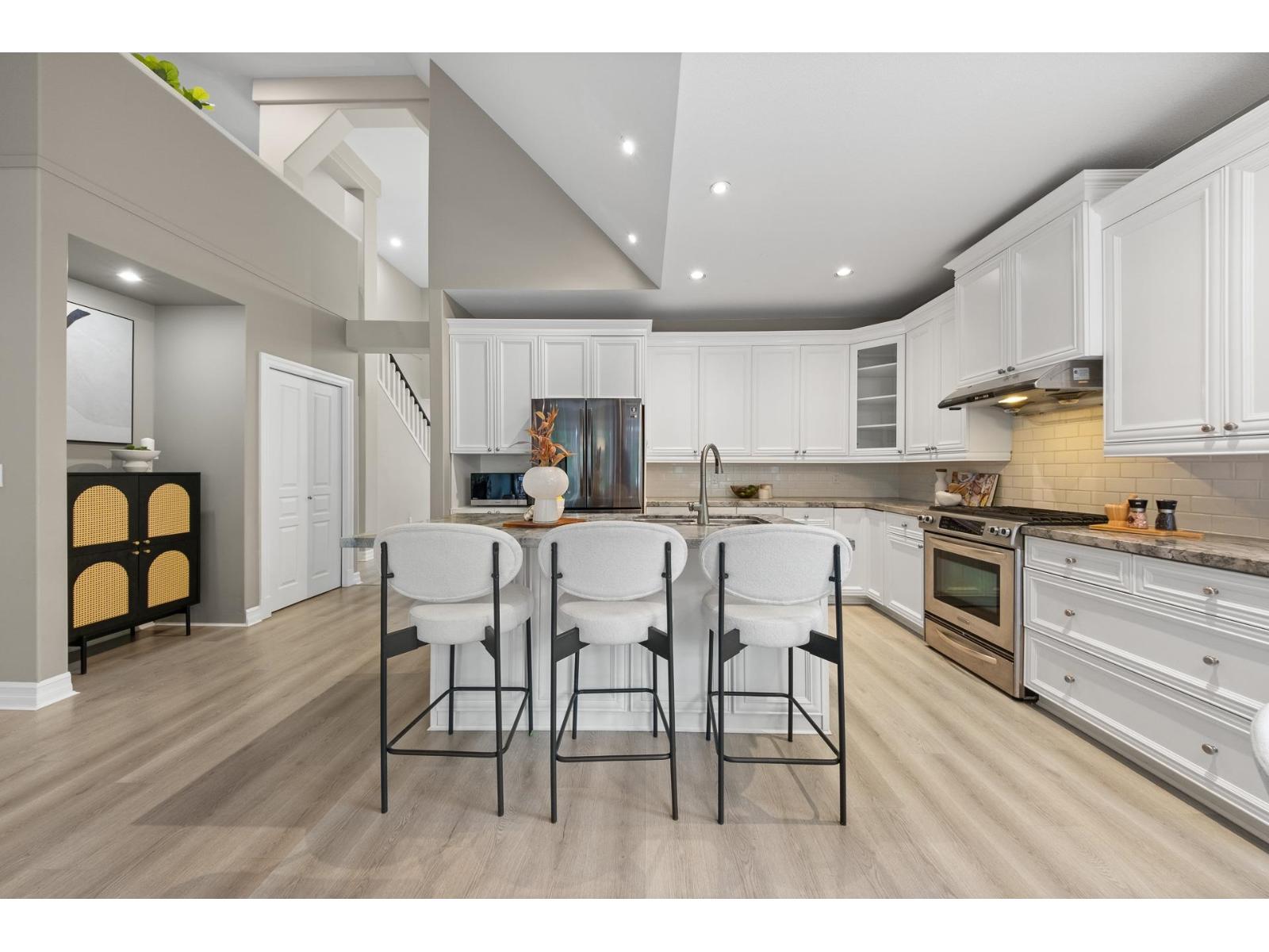 15460 36a Avenue Property Photo 8