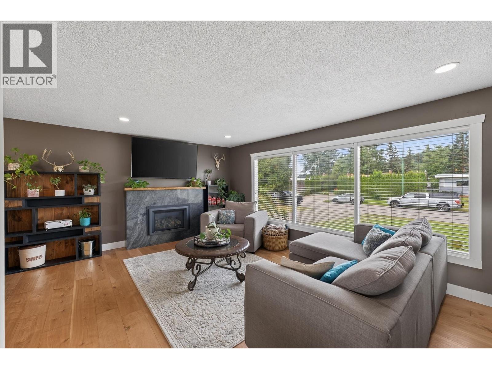 2475 Hammond Avenue Property Photo 10