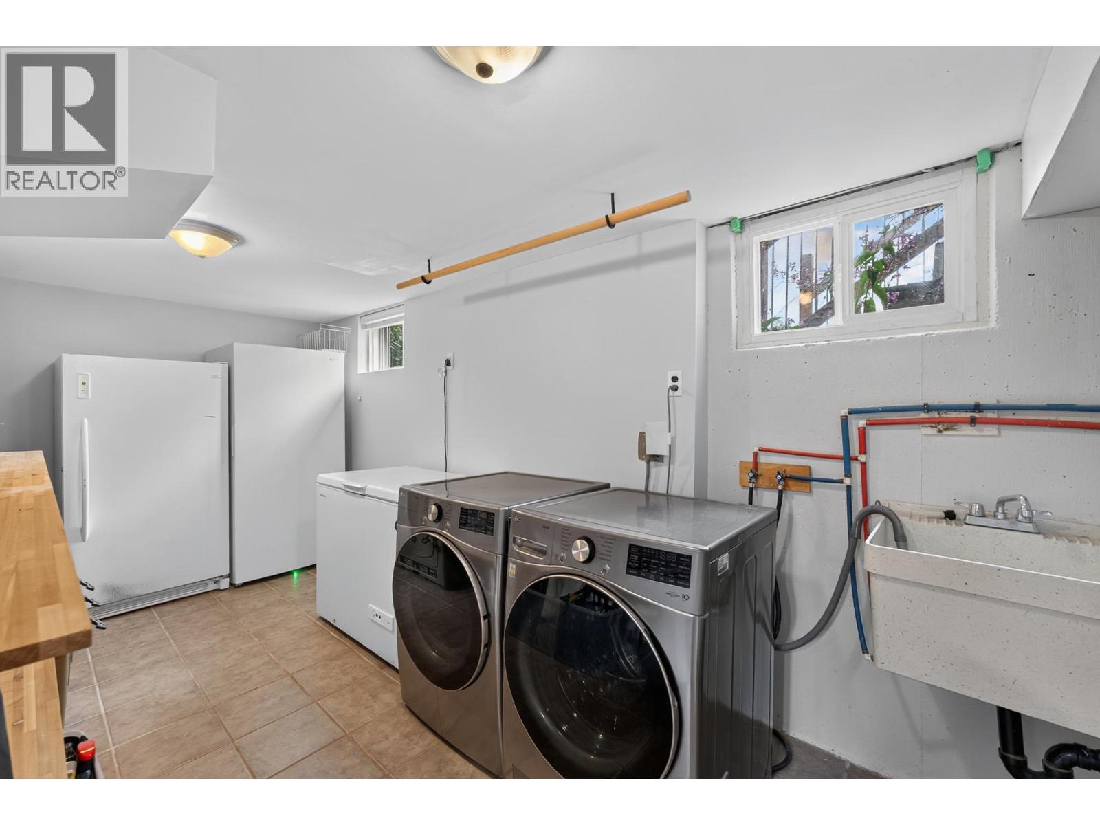 2475 Hammond Avenue Property Photo 20