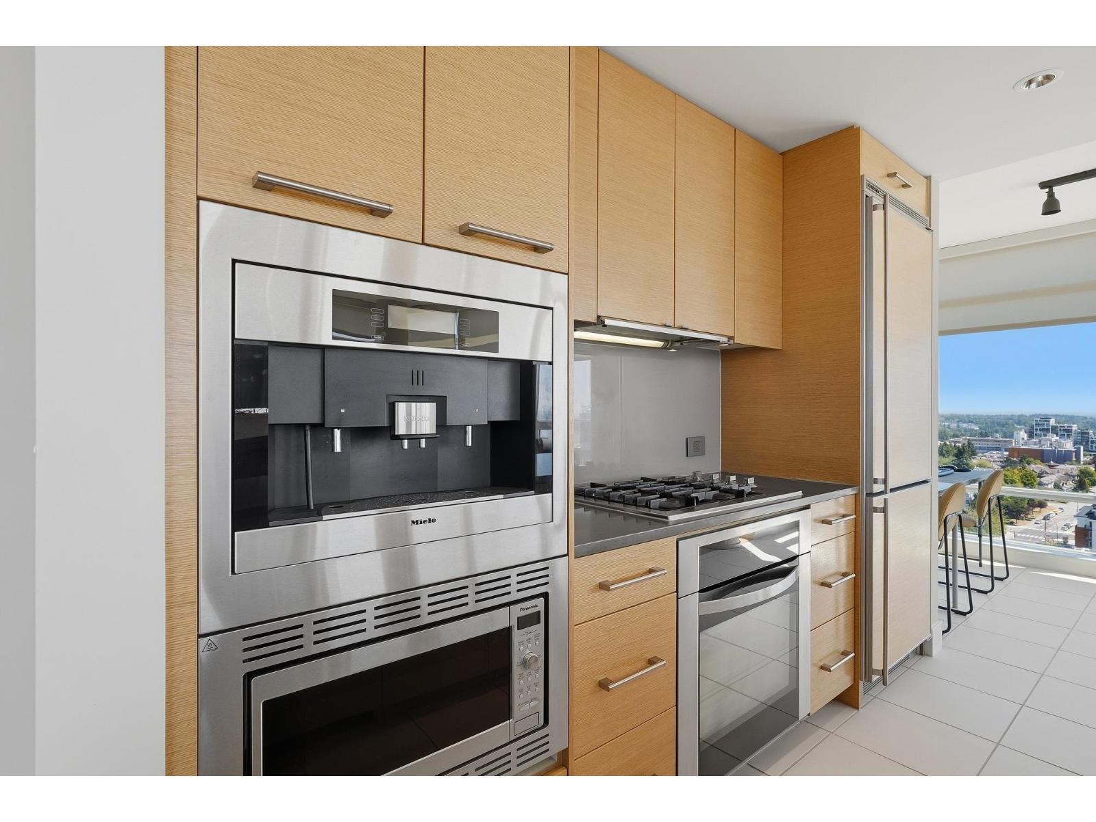 1601 15152 Russell Avenue Property Photo 7