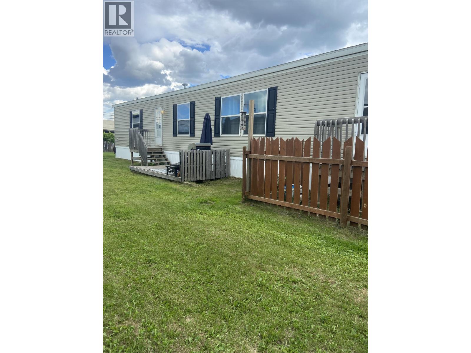 10607 101 Street Property Photo 4