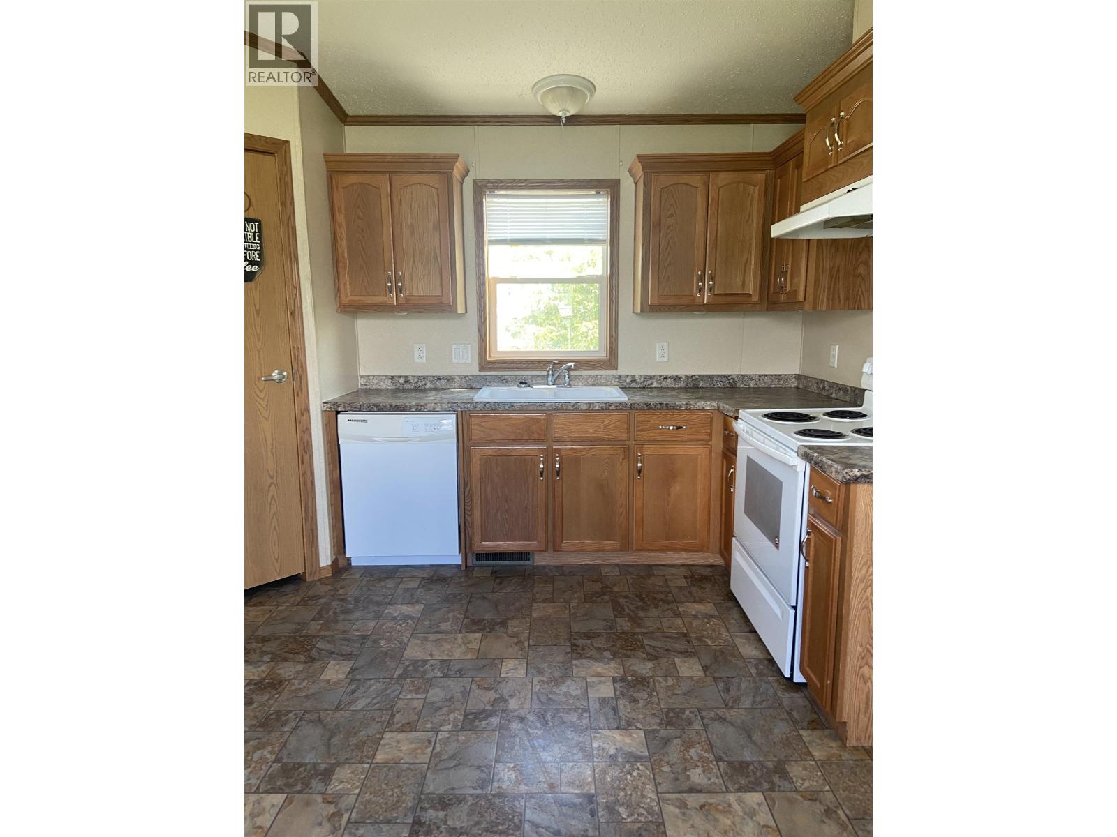 10607 101 Street Property Photo 6