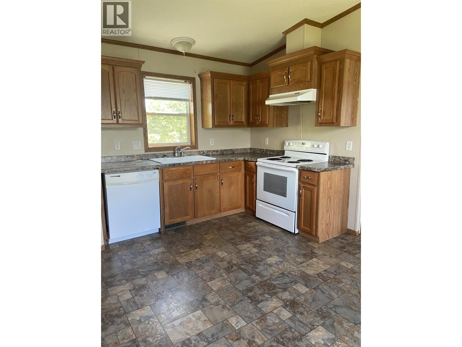10607 101 Street Property Photo 7