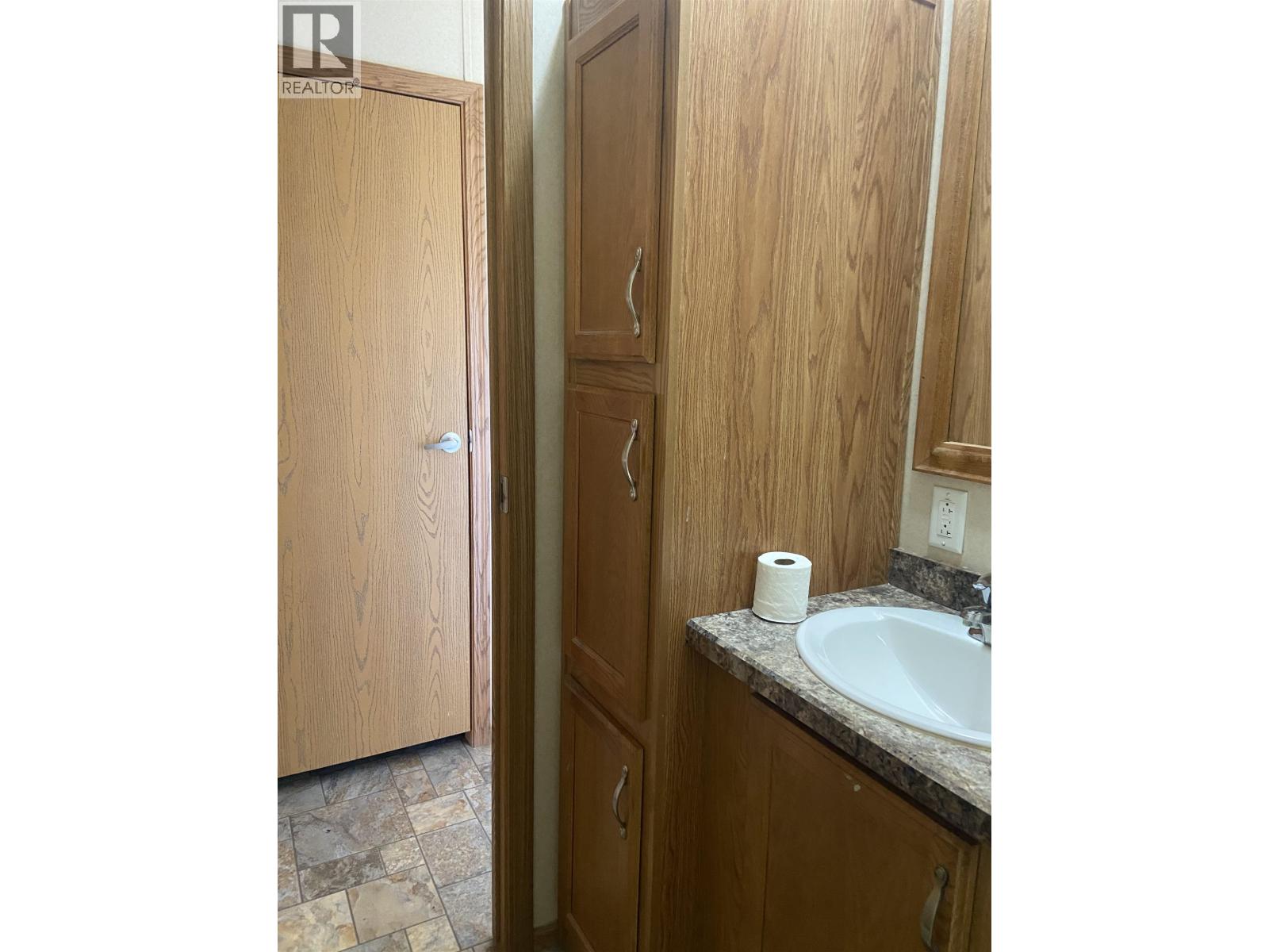 10607 101 Street Property Photo 10