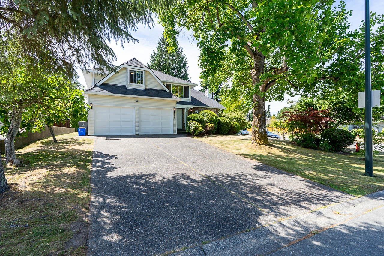 12922 19a Avenue Property Photo 2