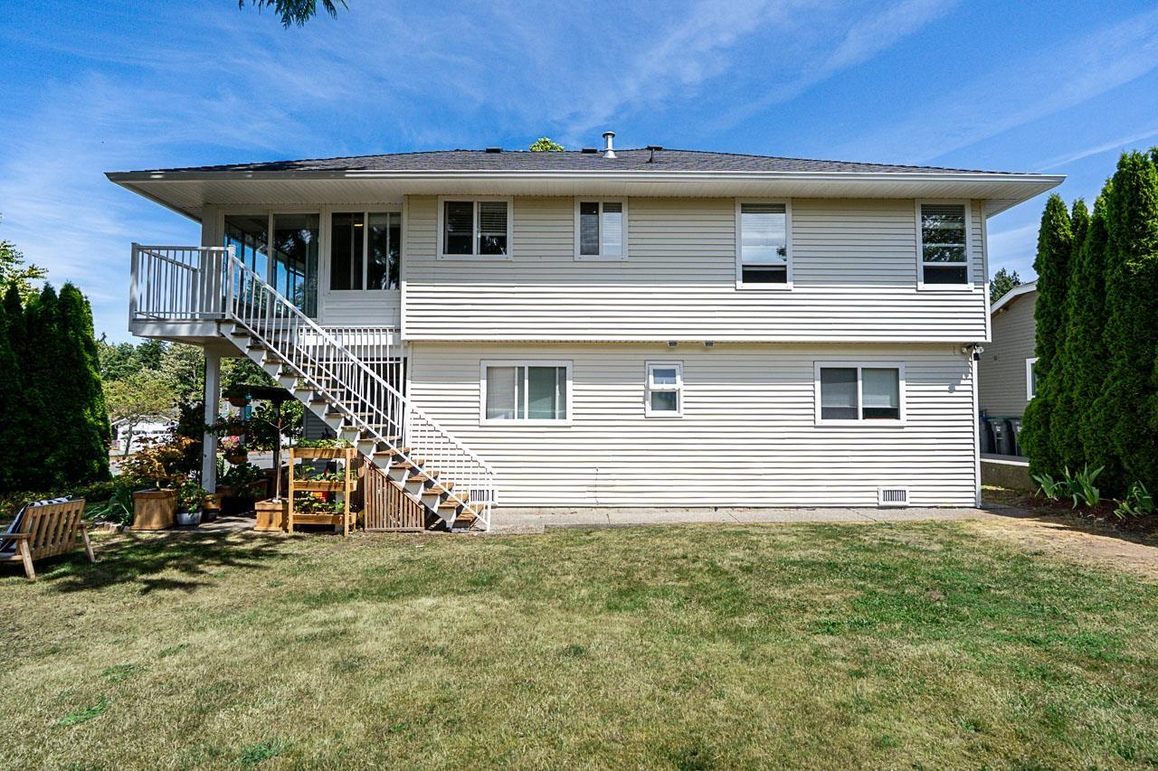 12922 19a Avenue Property Photo 3