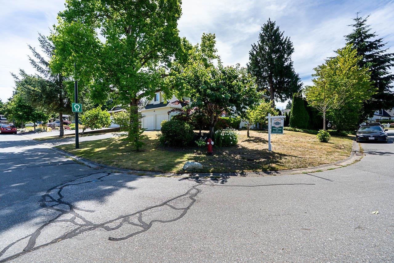 12922 19a Avenue Property Photo 4