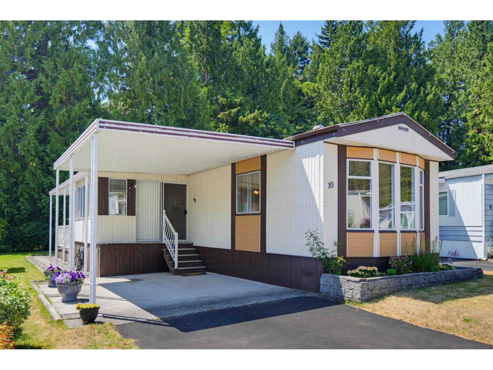 10 2315 198 STREET Property Photo 1
