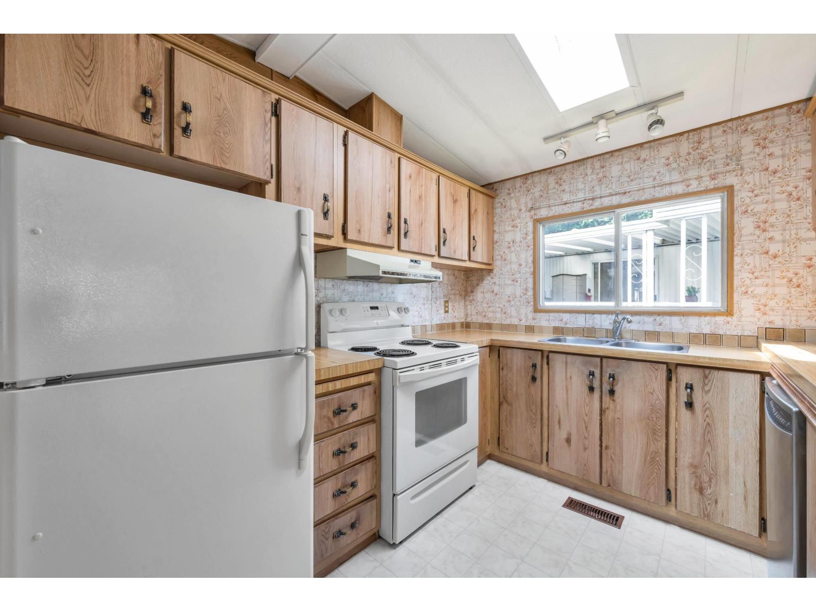 10 2315 198 Street Property Photo 18
